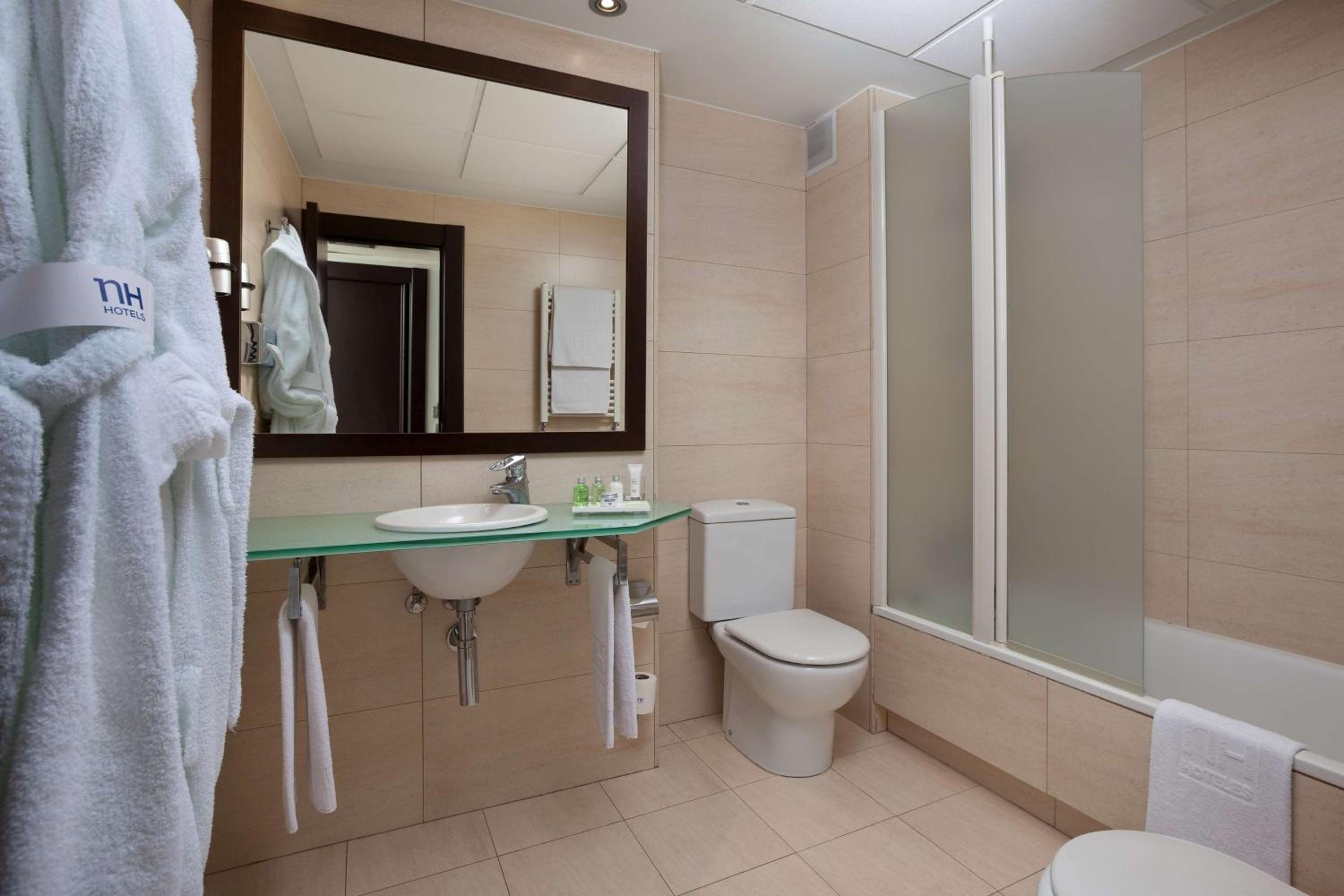 Standard Double Or Twin Room Free Parking - Photo 3