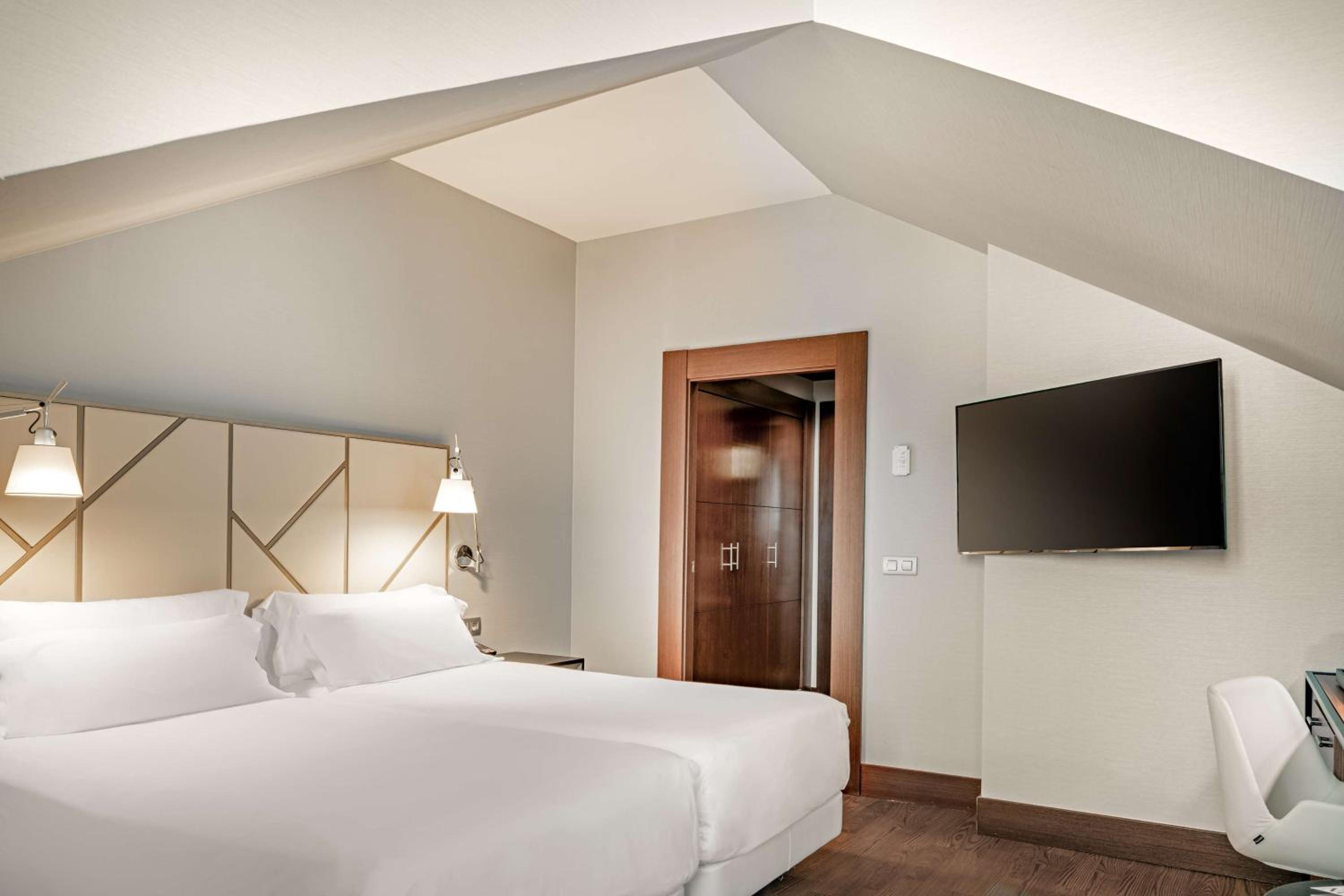 Premium Double or Twin Room - Photo 1
