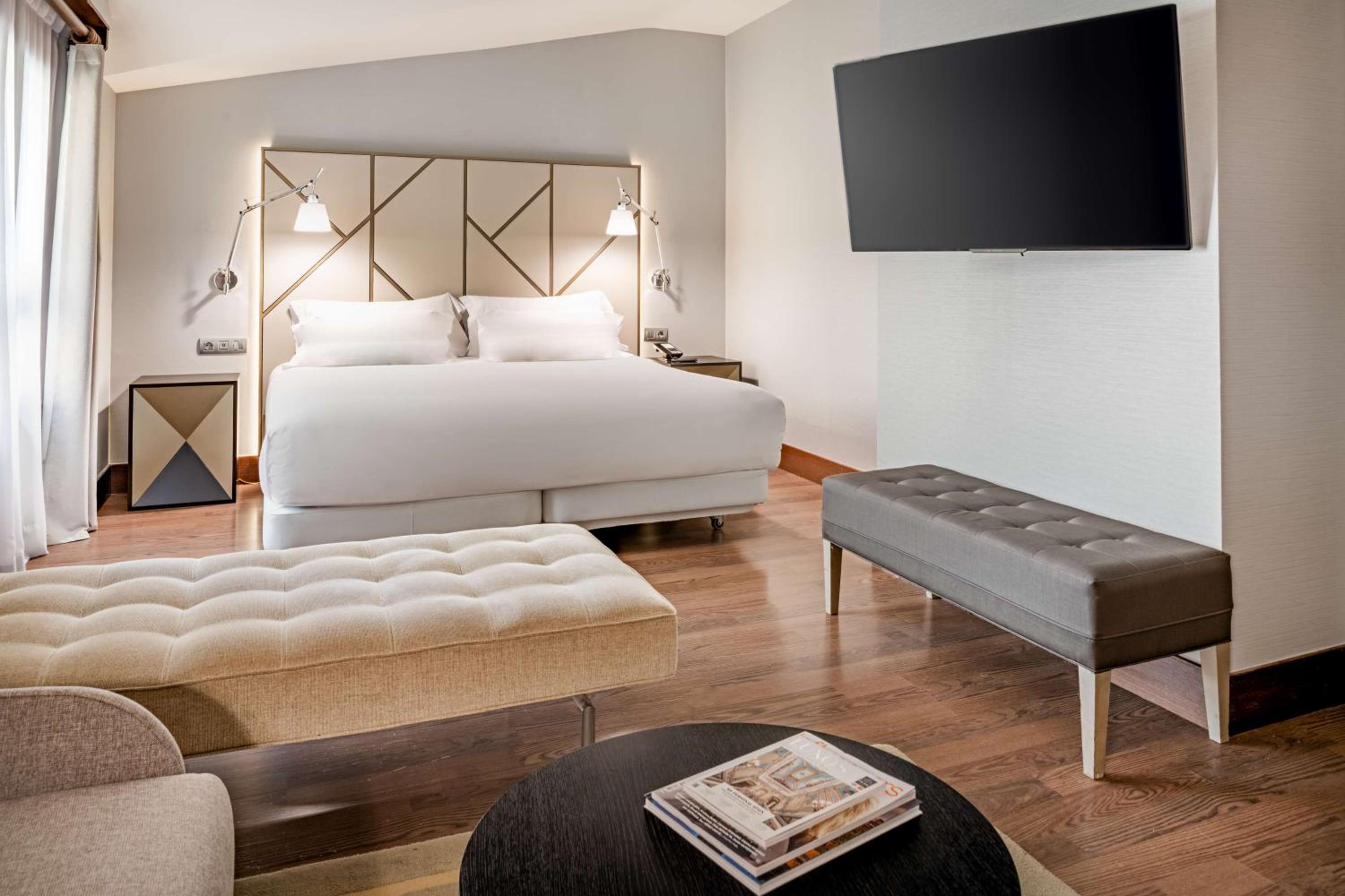 Premium Double or Twin Room - Photo 6