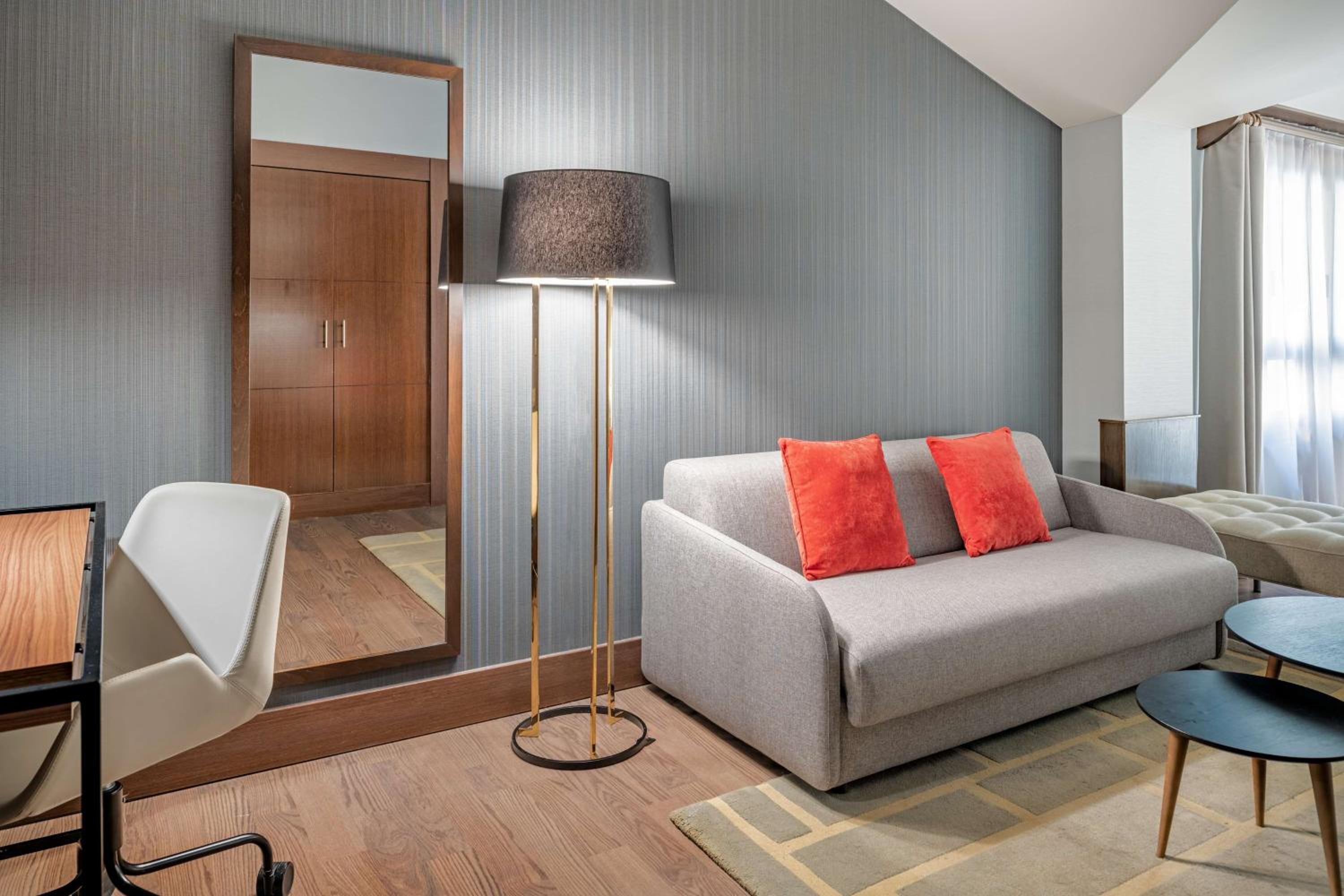 Premium Double or Twin Room - Photo 2