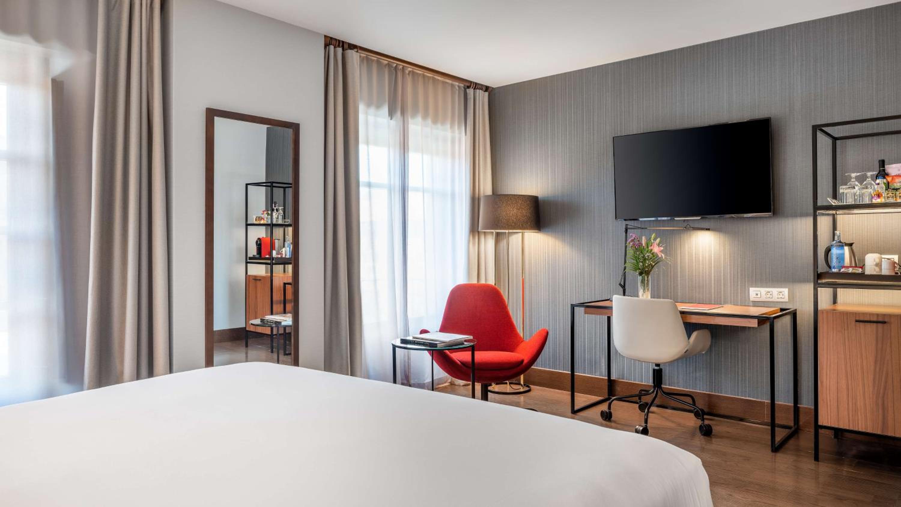 Premium Room with View - Photo 7