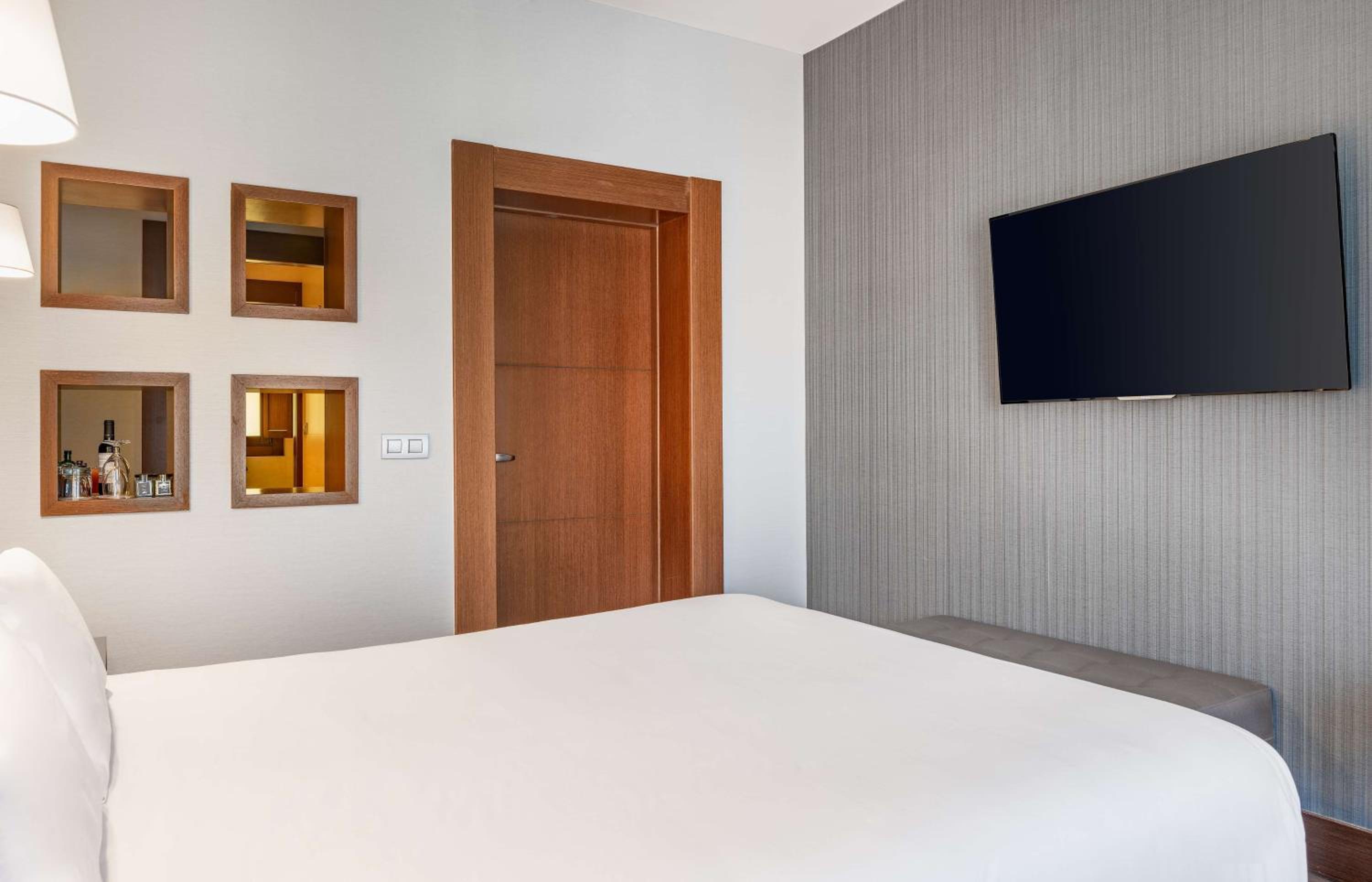 Premium Room with View - Photo 3