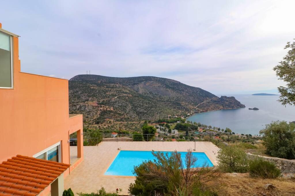 Villa photo 2