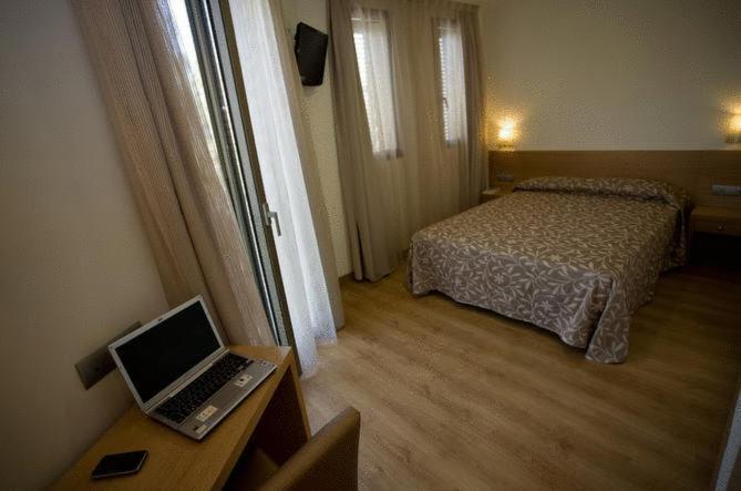 Double or Twin Room - Photo 15
