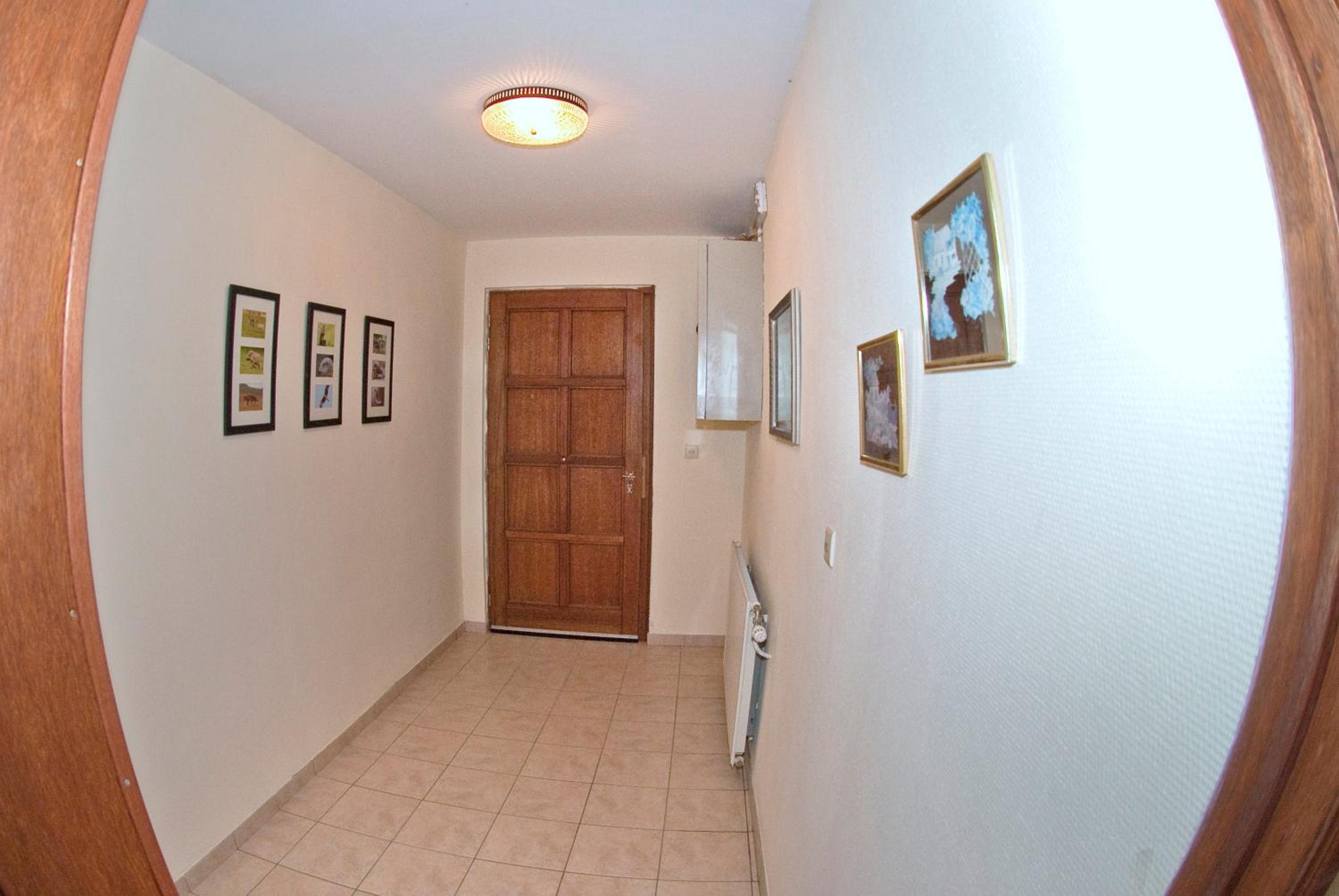 Seven-Bedroom House photo 2