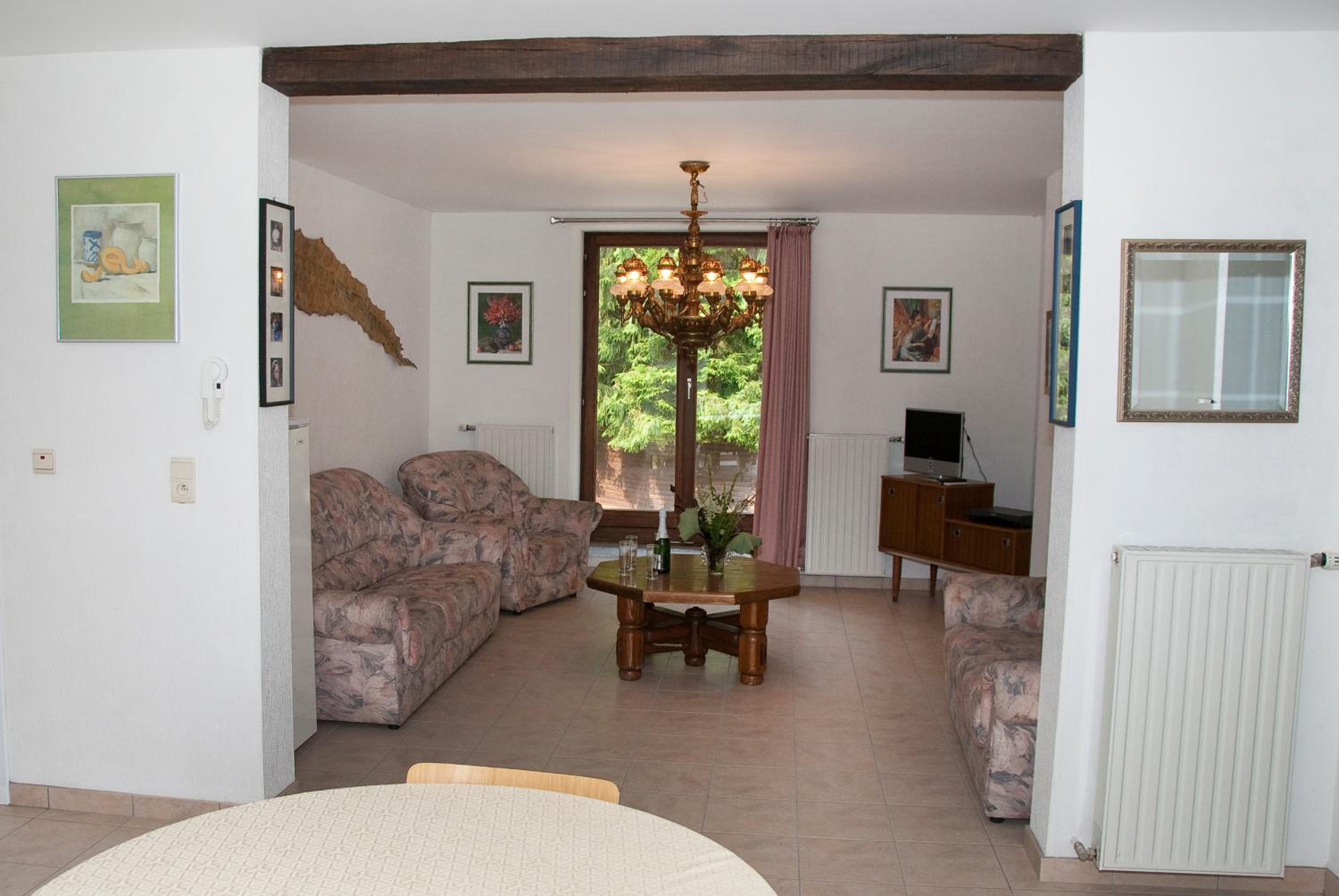 Seven-Bedroom House photo 3