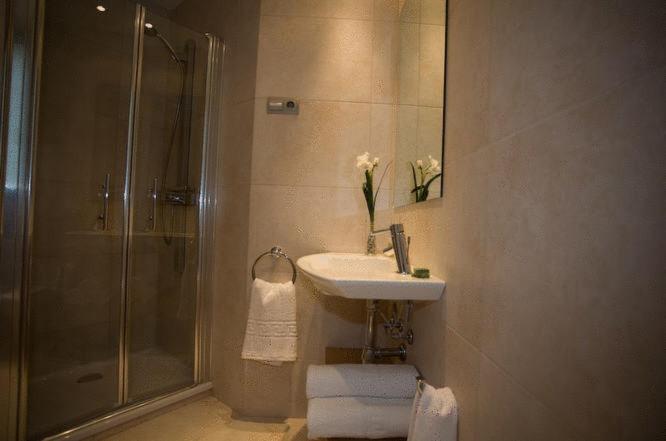 Double or Twin Room - Photo 9