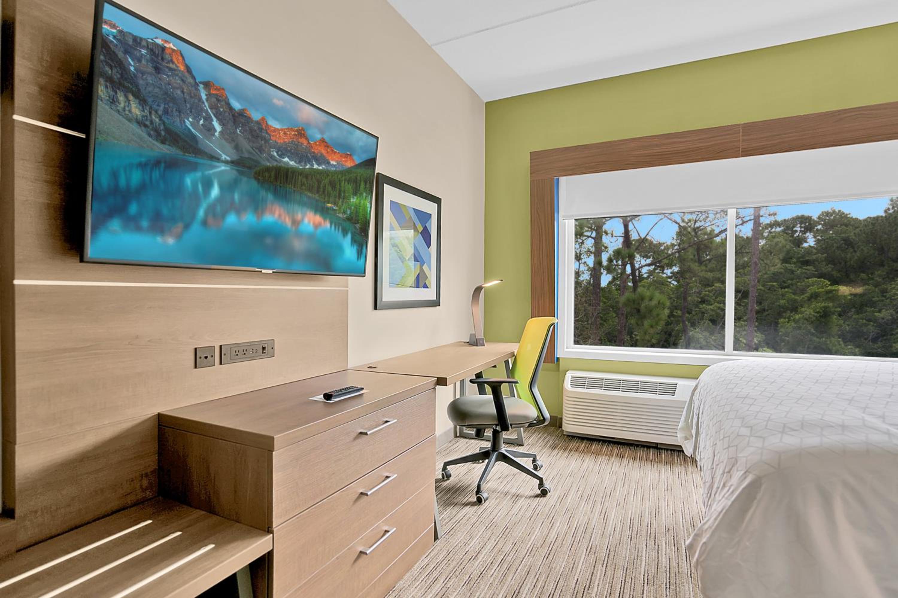 Standard King Room - Photo 9
