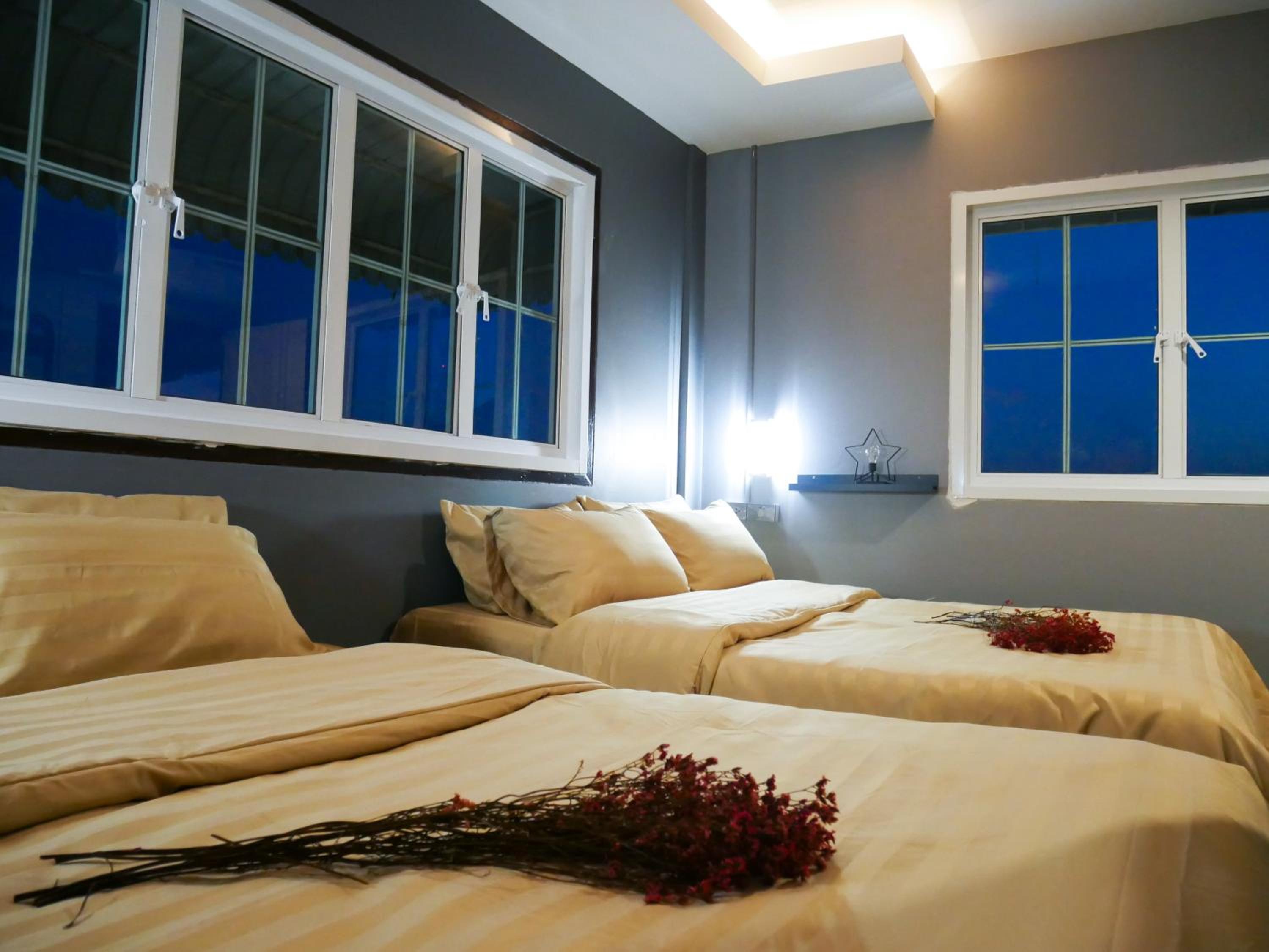 Standard Quadruple Room - Photo 8