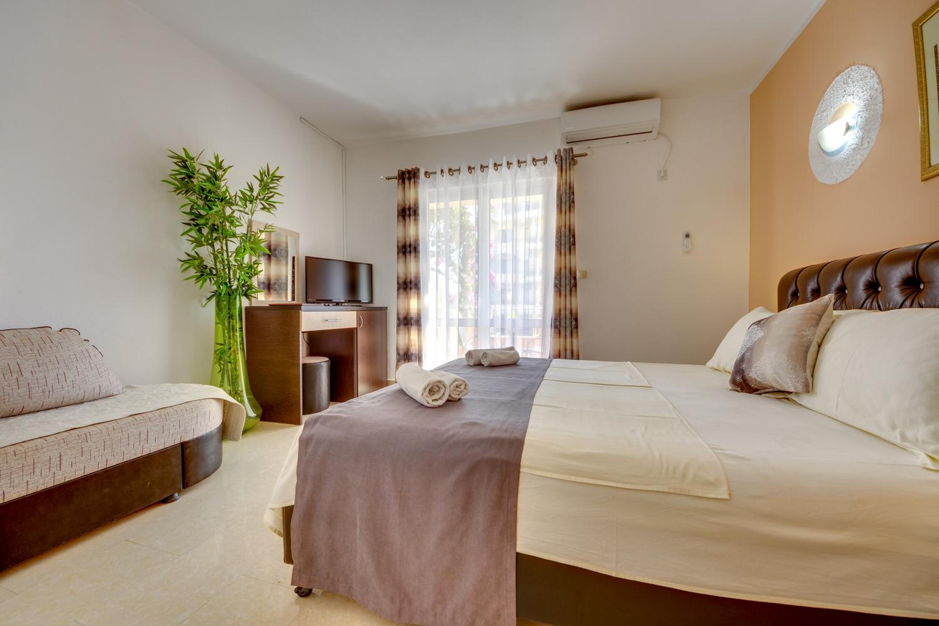 Standard Double Room - Photo 3