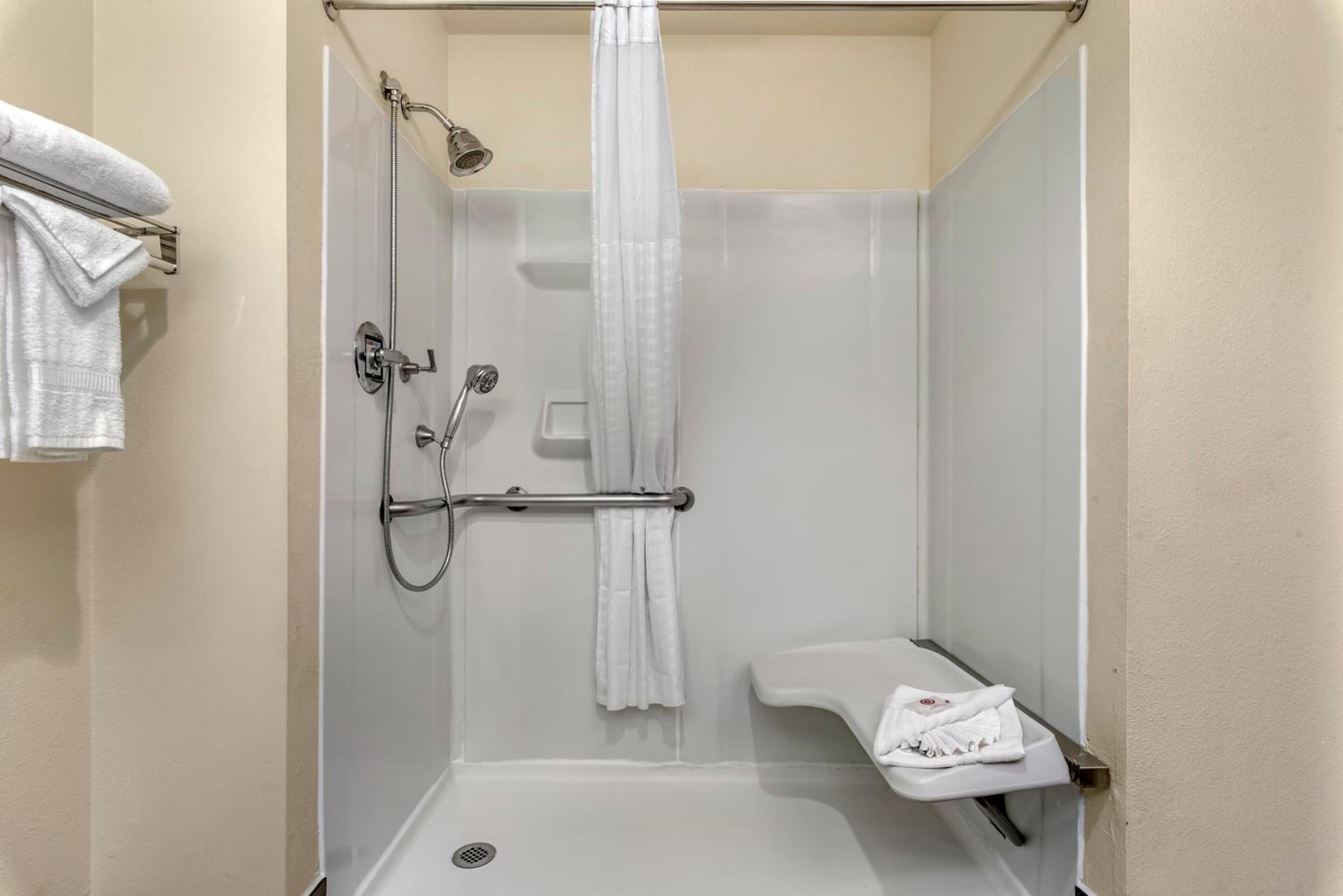 Queen Room - Accessible/Nonsmoking - Photo 4