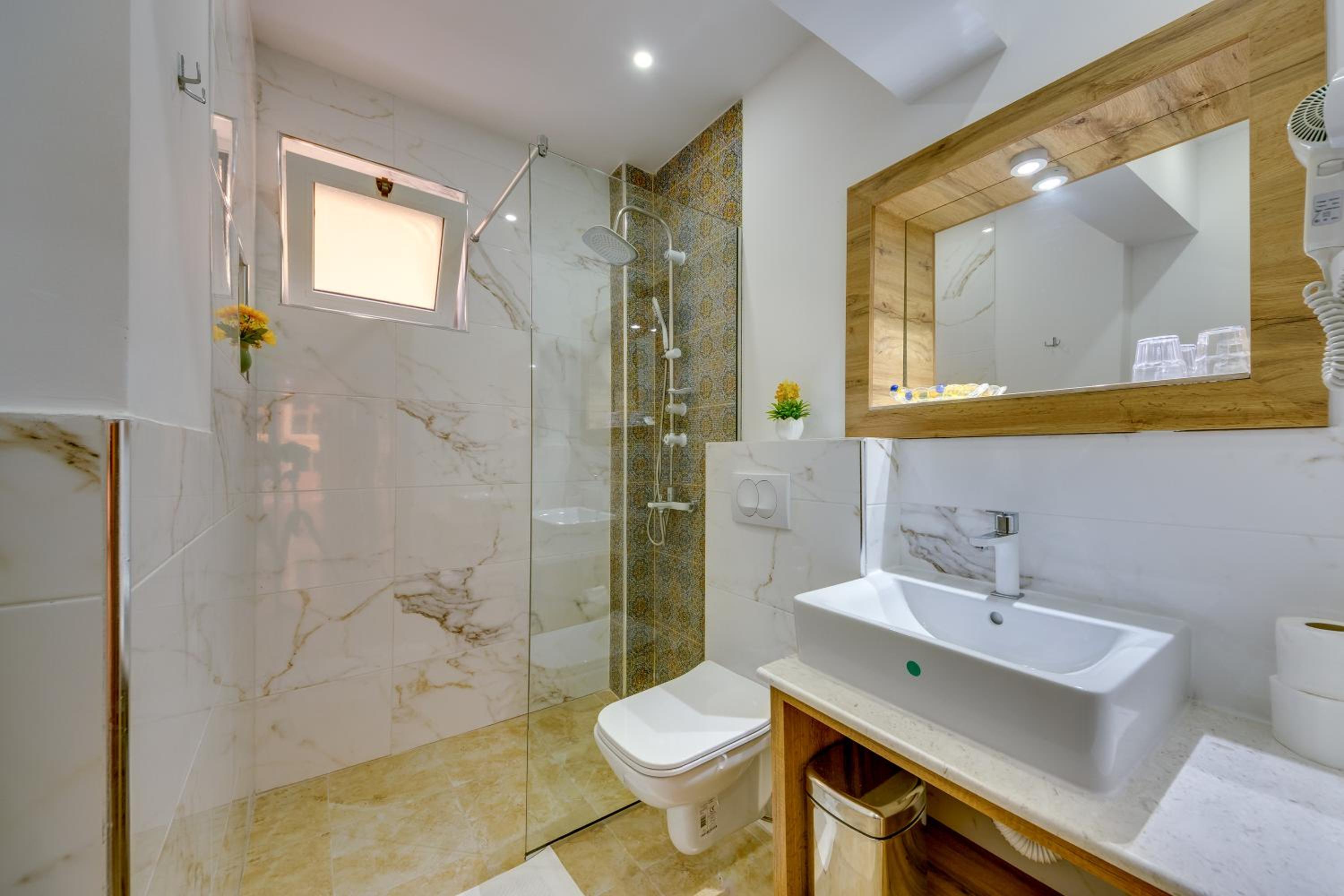 Standard Double Room - Photo 4