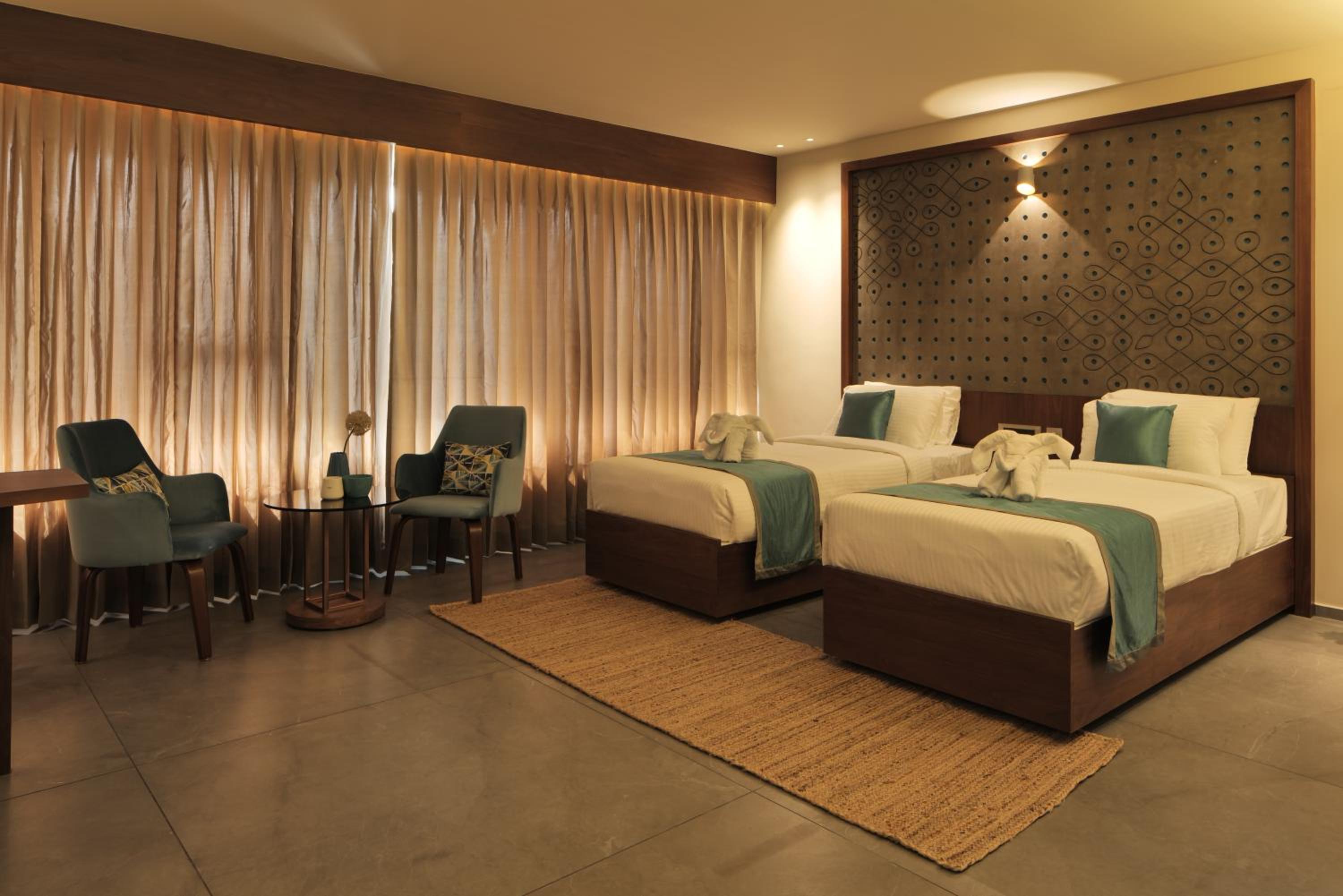 Queen Room with Two Queen Beds - Photo 1