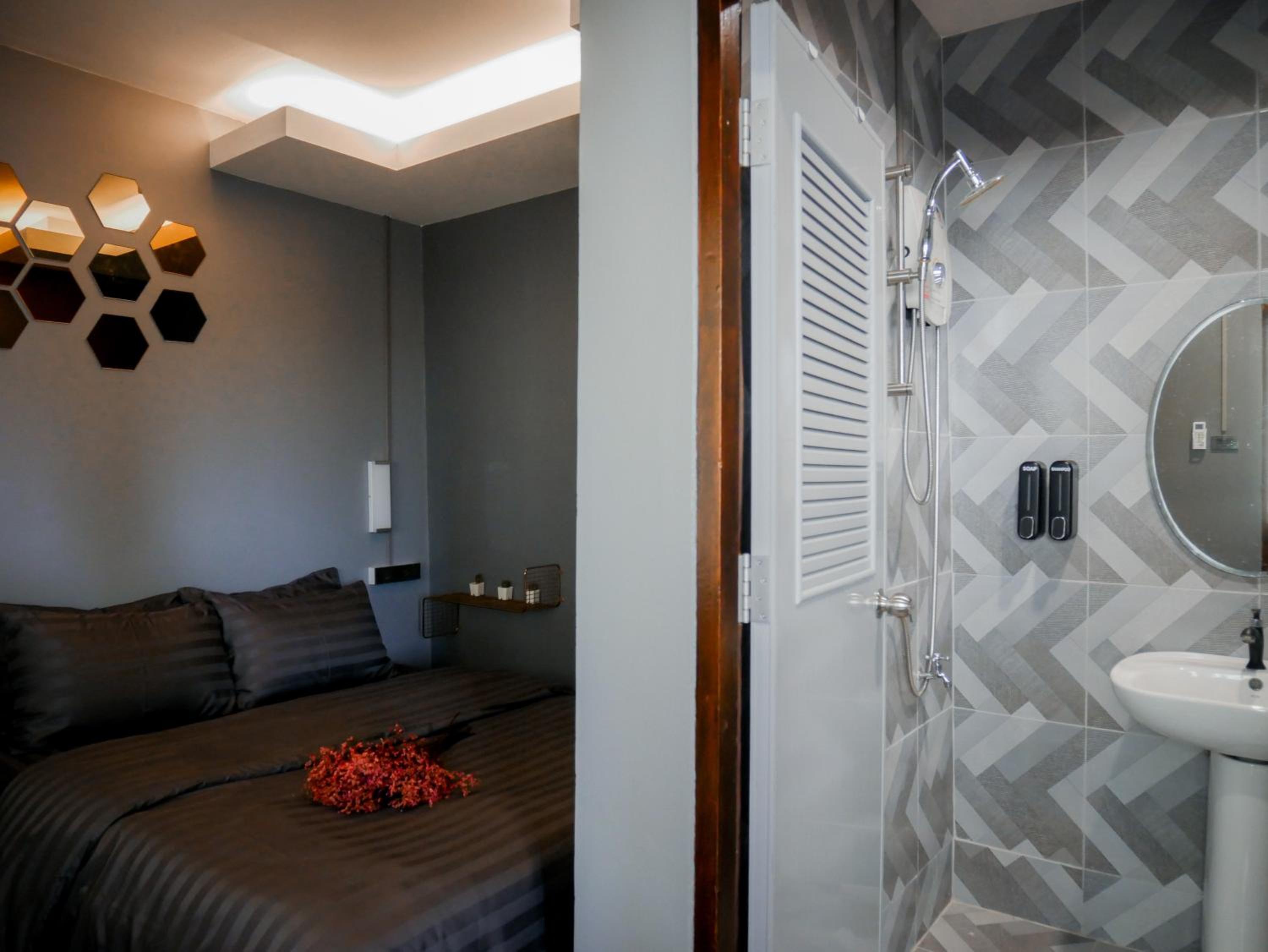 Standard Double Room - Photo 19