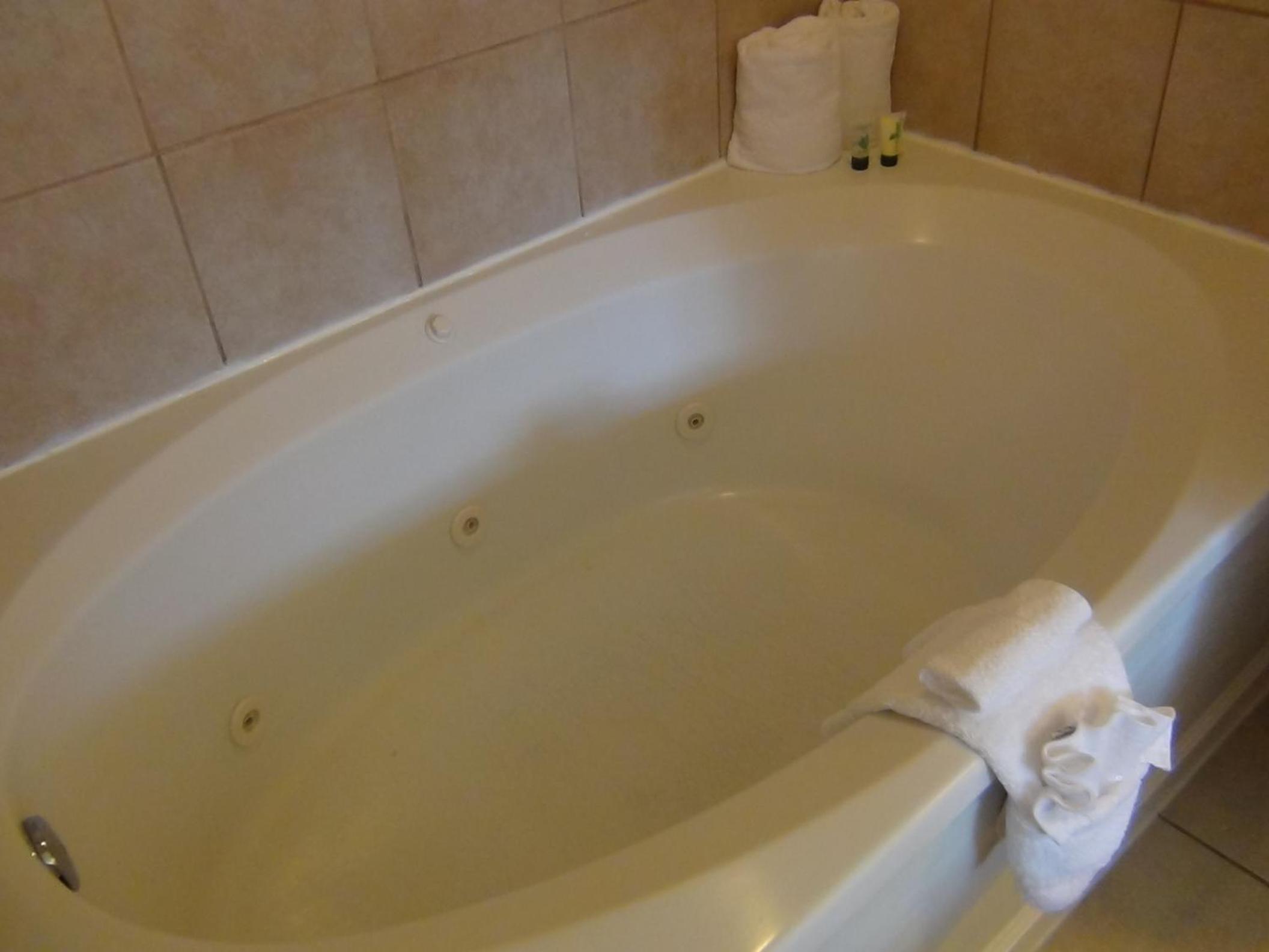 King Room with Spa Bath - Non-Smoking - Photo 5