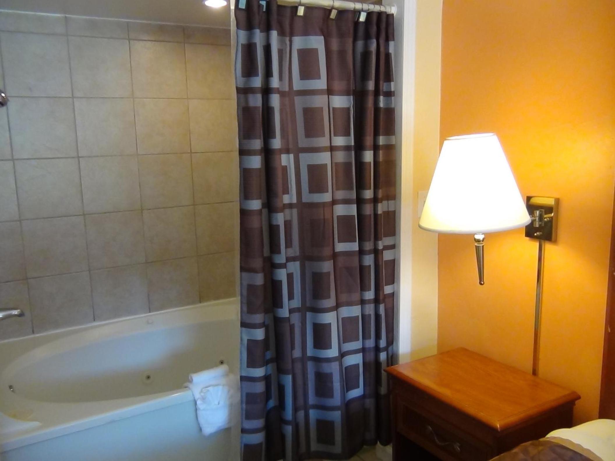 King Room with Spa Bath - Non-Smoking - Photo 3