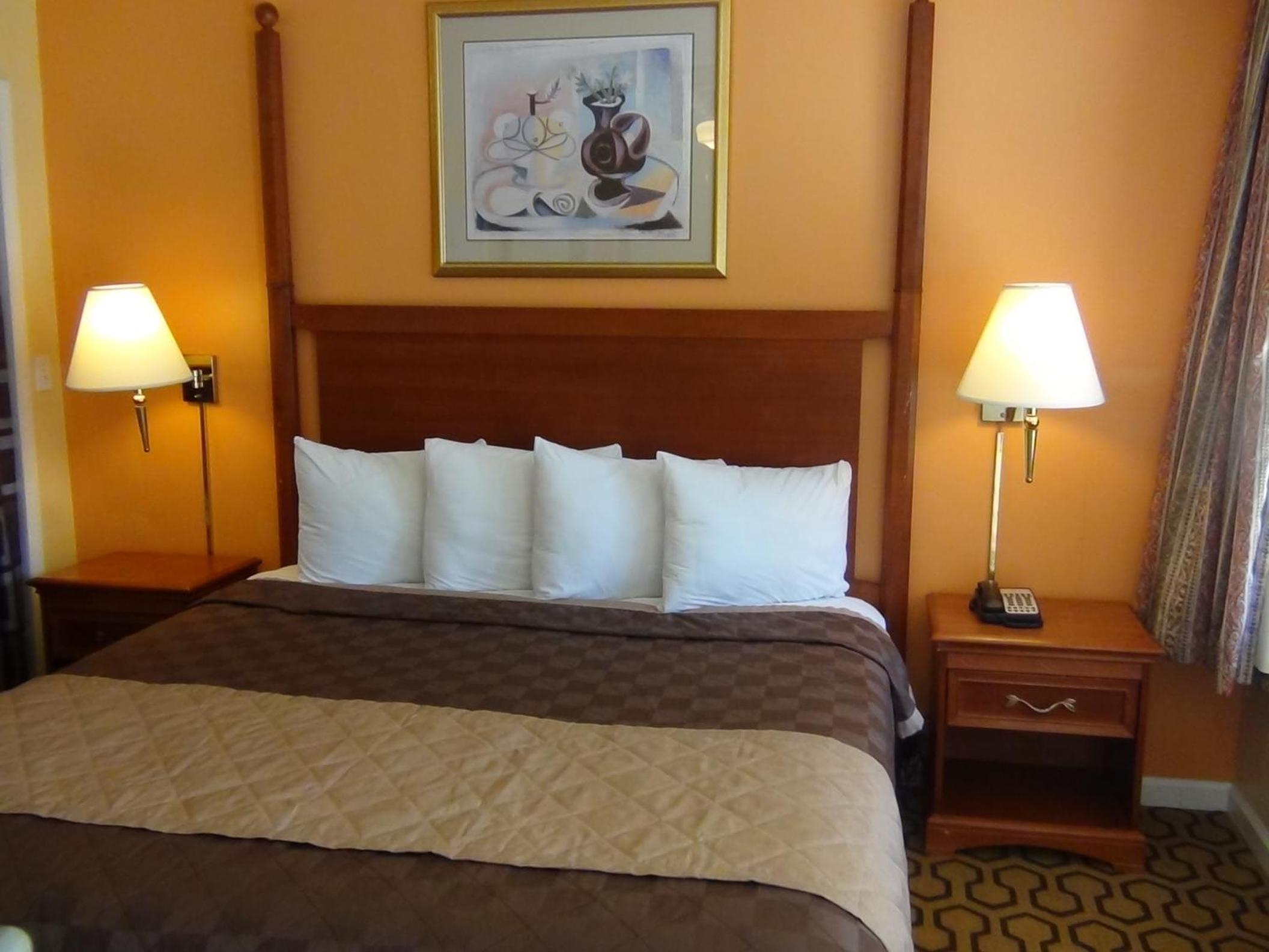 King Room with Spa Bath - Non-Smoking - Photo 4