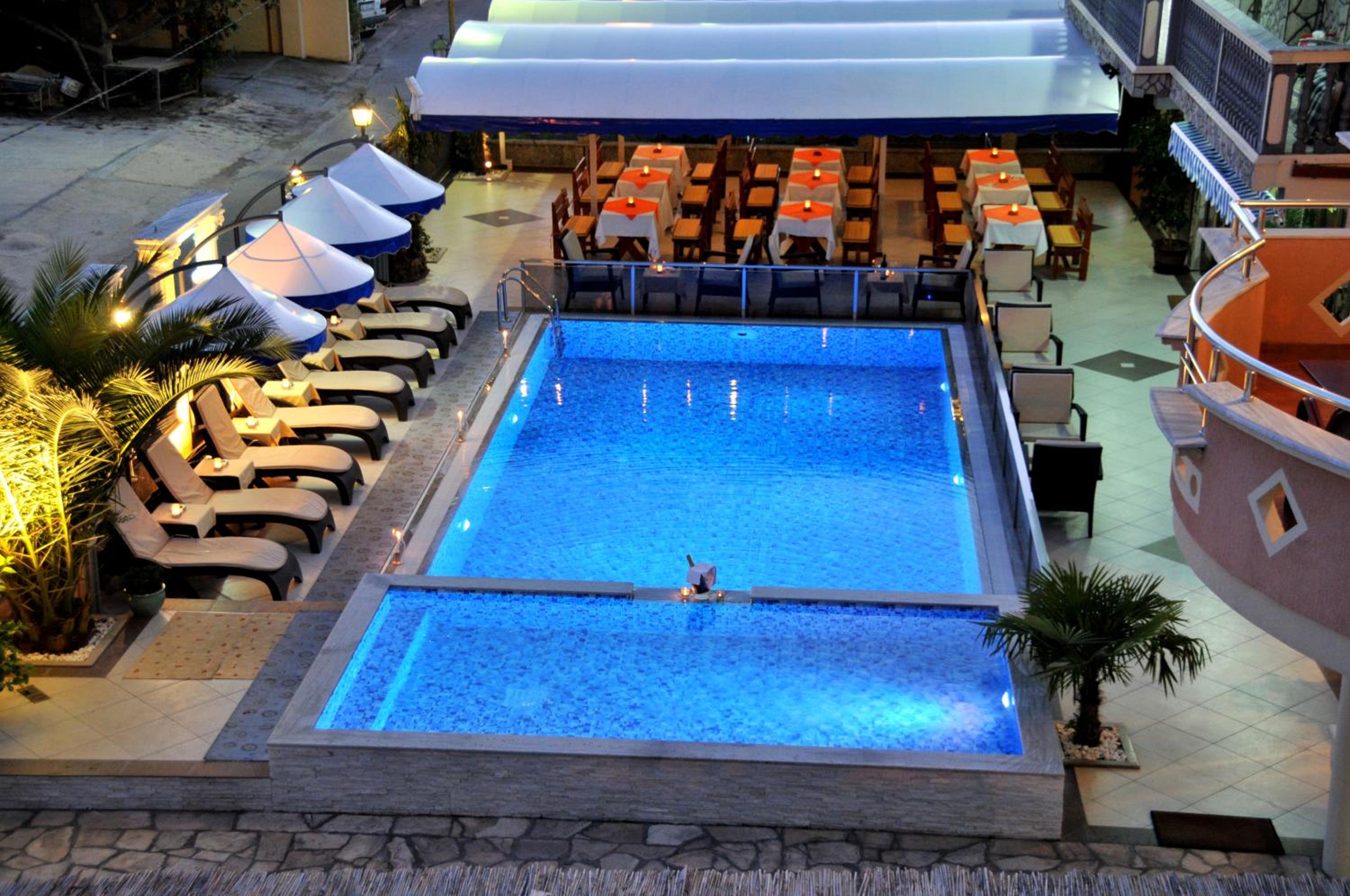 Luxury Two-Bedroom Apartment with Spa Bath and Terrace  - Photo 2