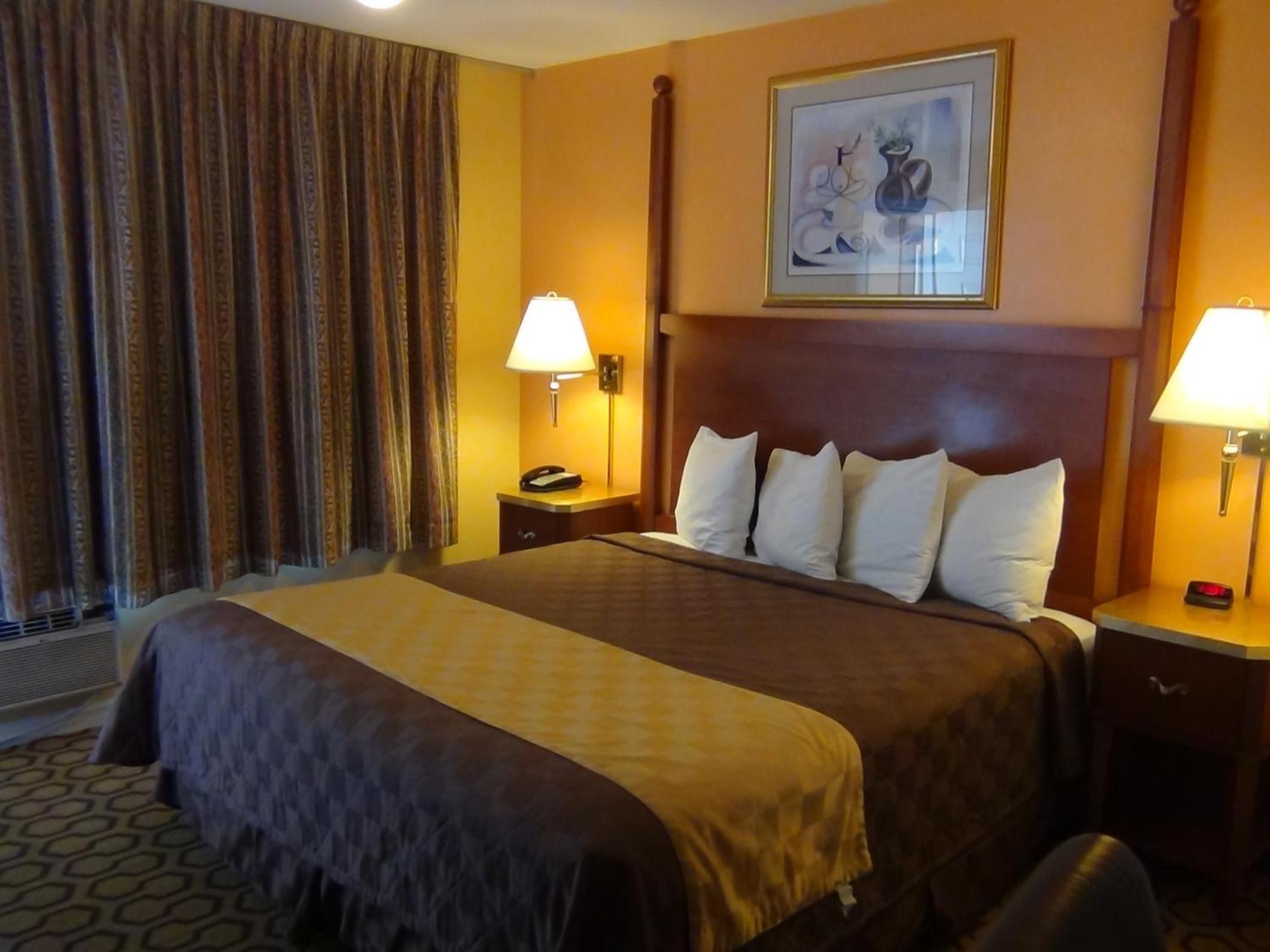 King Room - Non-Smoking - Photo 5