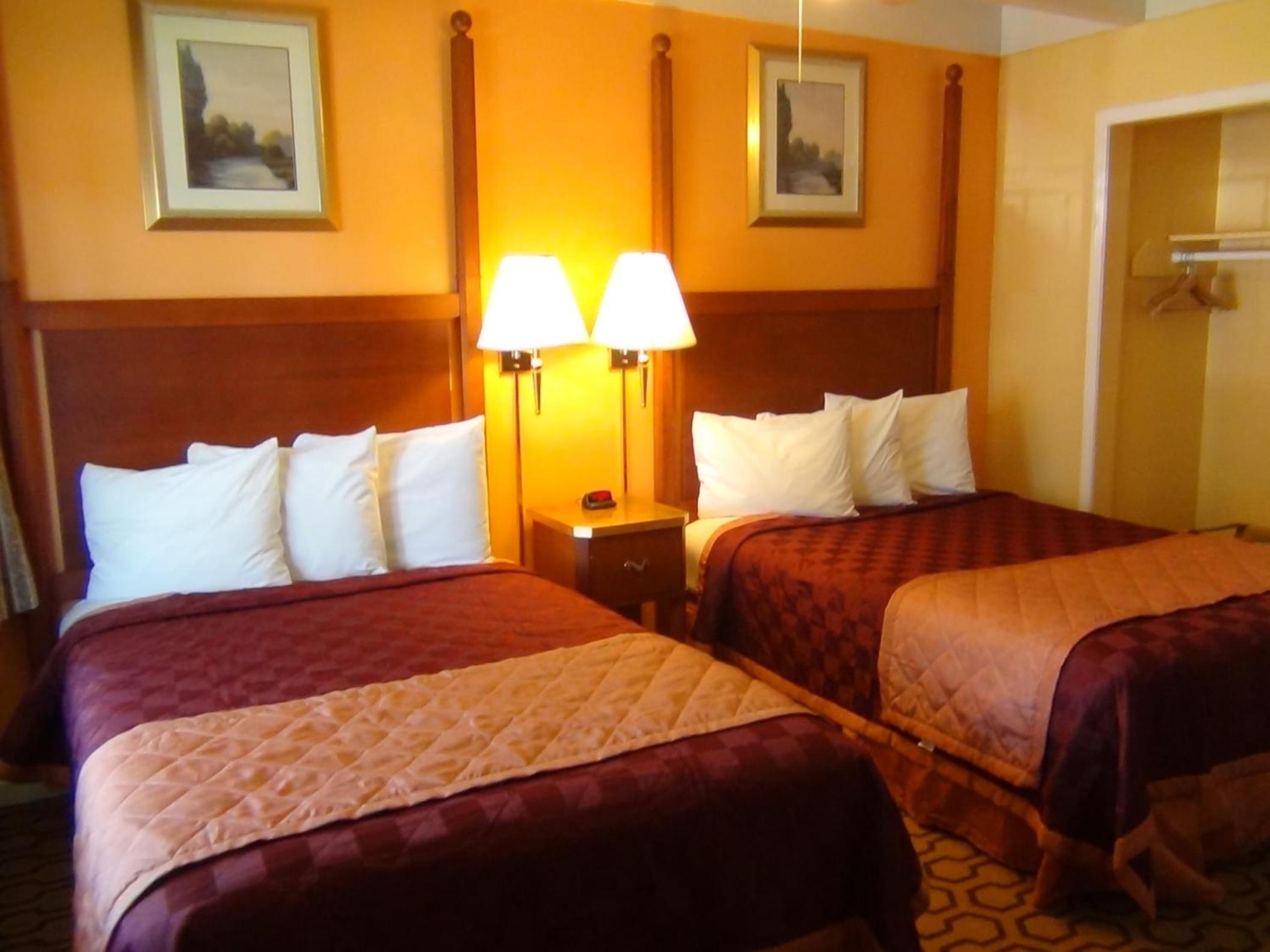 Double Room with Two Double Beds - Non-Smoking - Photo 3