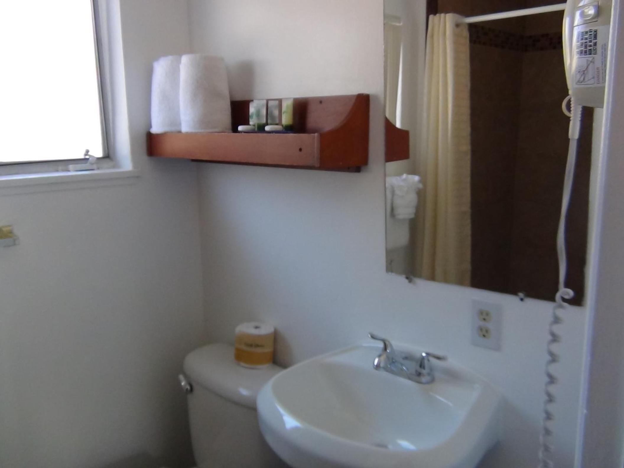 Double Room with Two Double Beds - Non-Smoking - Photo 7