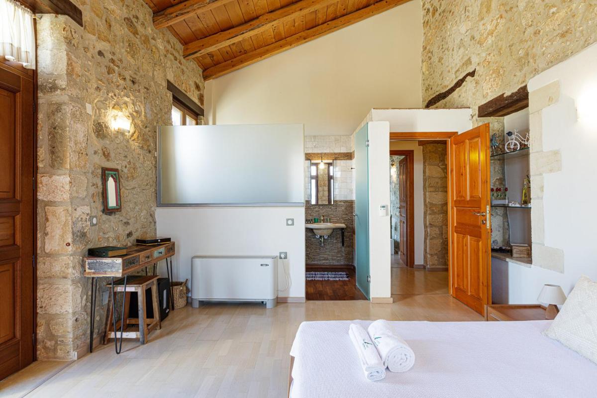 Deluxe Double Room with Balcony and Sea View photo 2