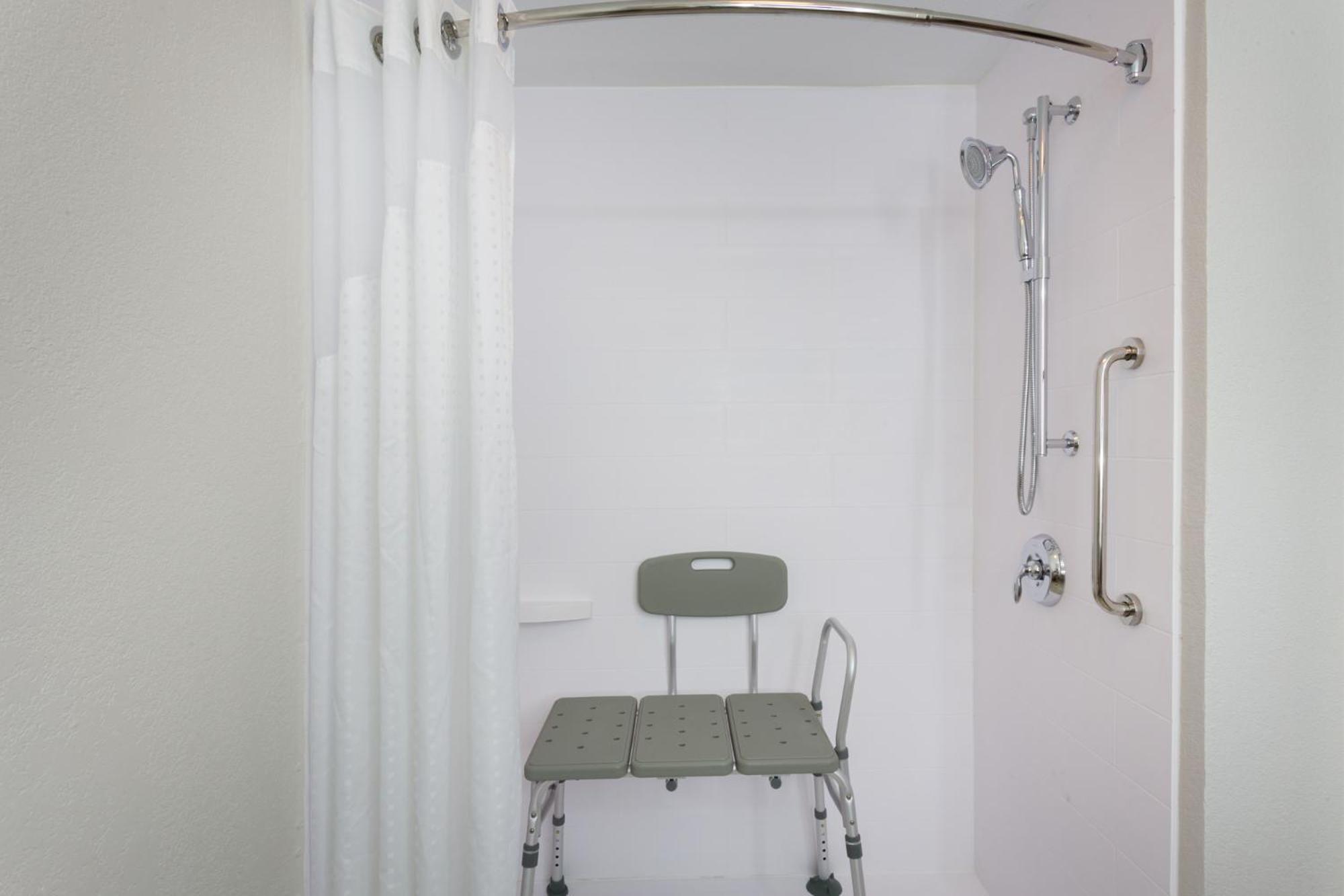 King Room - Disability Access photo 2