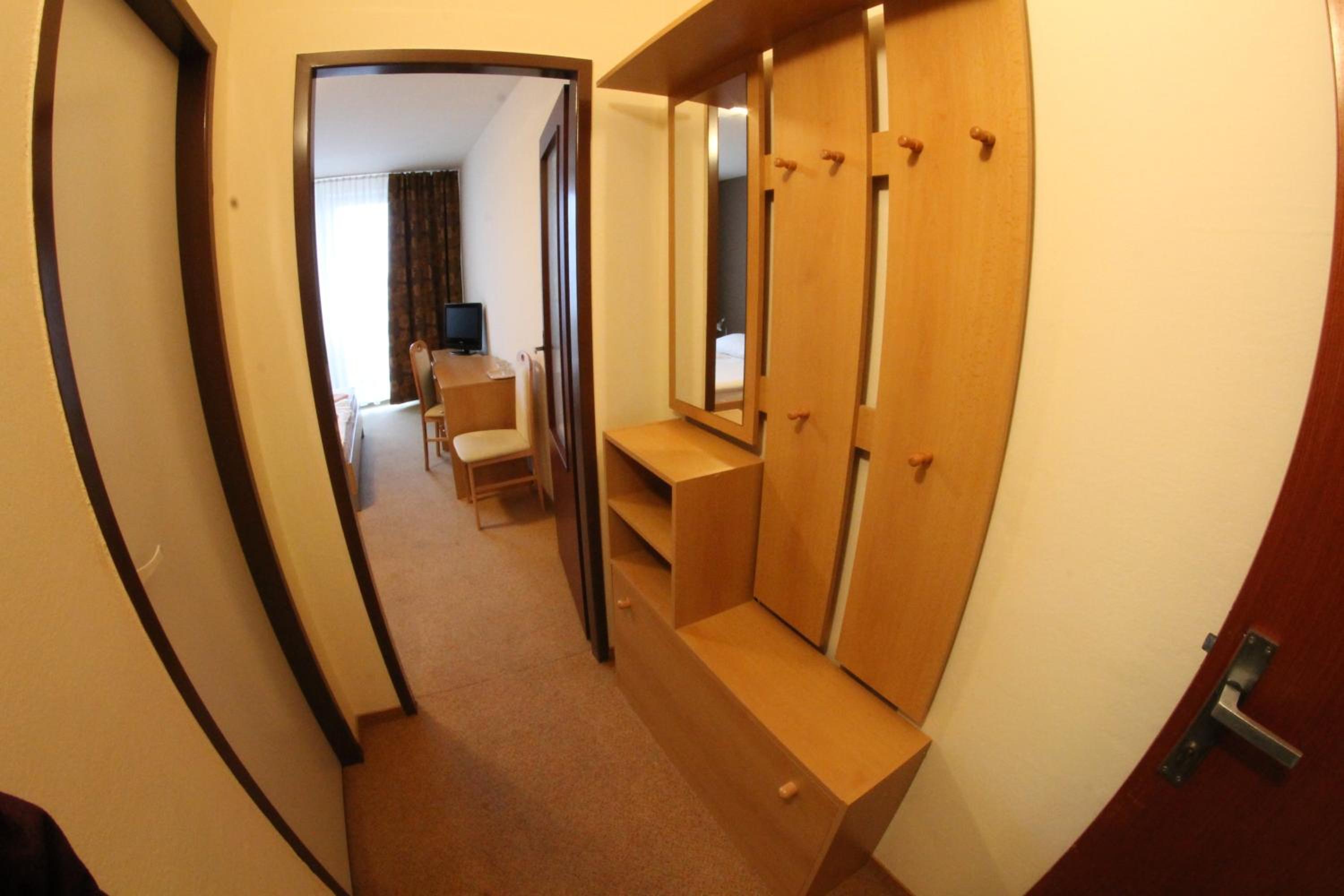 Comfort Double Room with Balcony - Photo 3