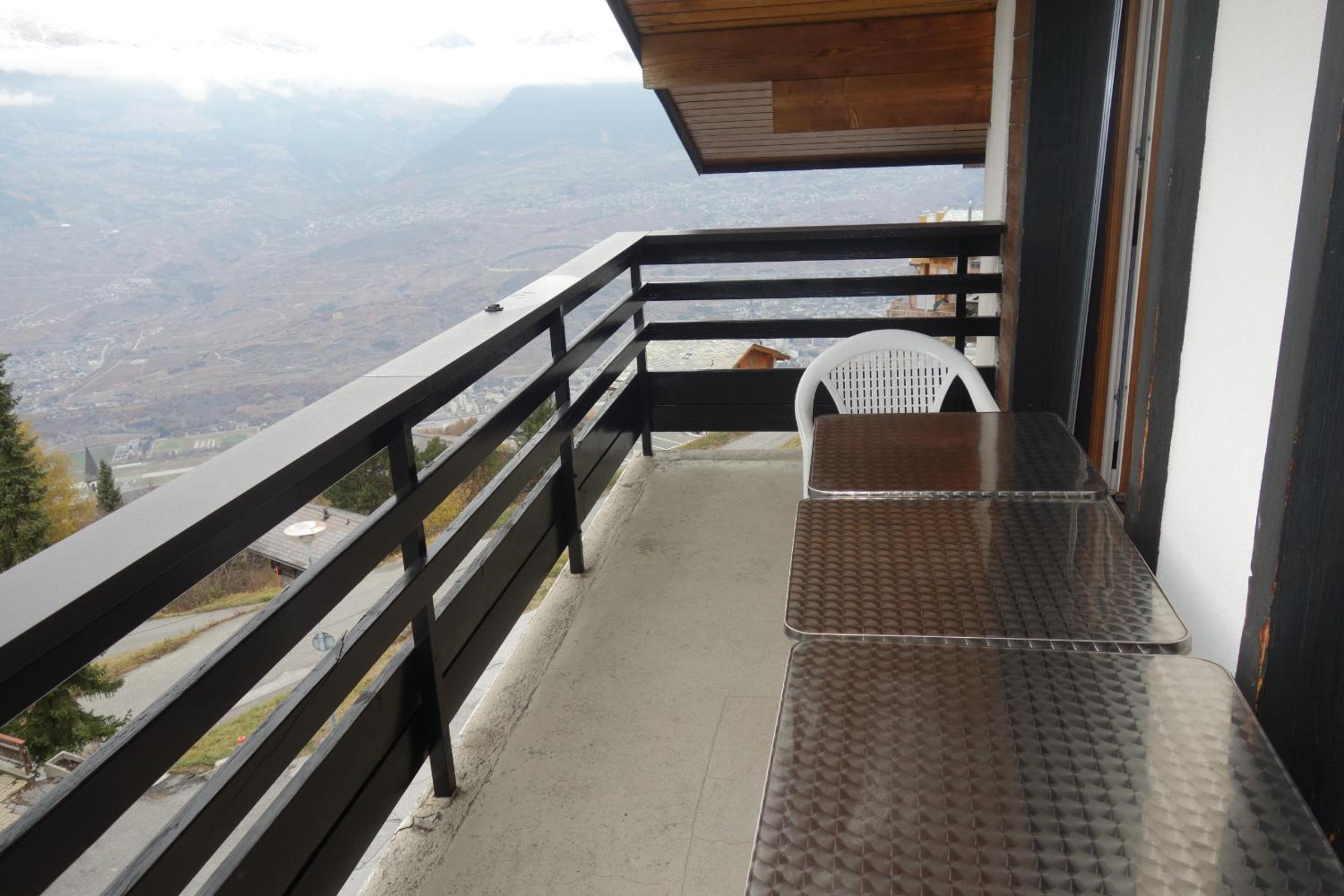 Apartment With Mountain View photo 3