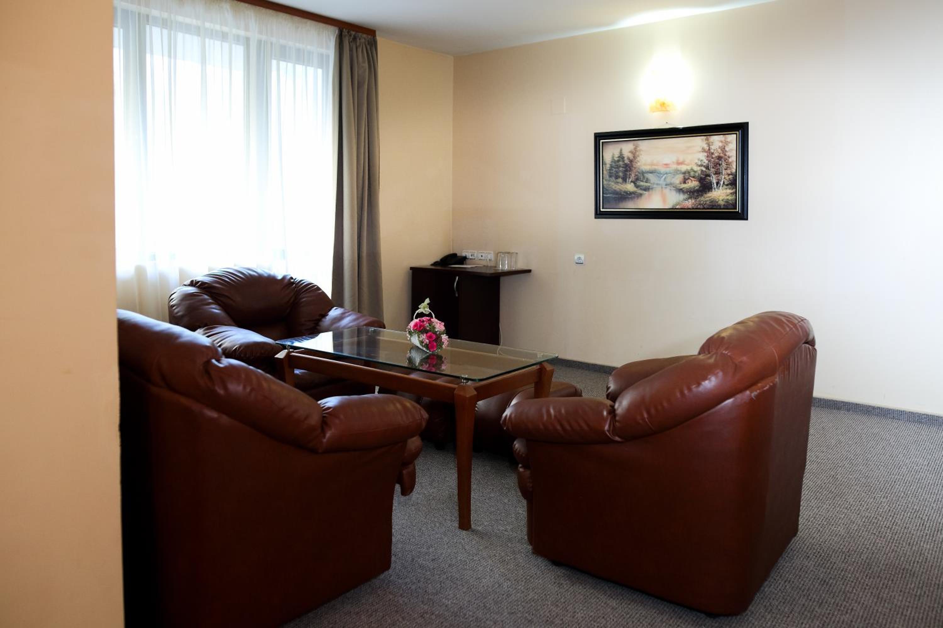 One-Bedroom Apartment - Photo 1