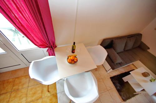 Studio Apartment - Photo 9