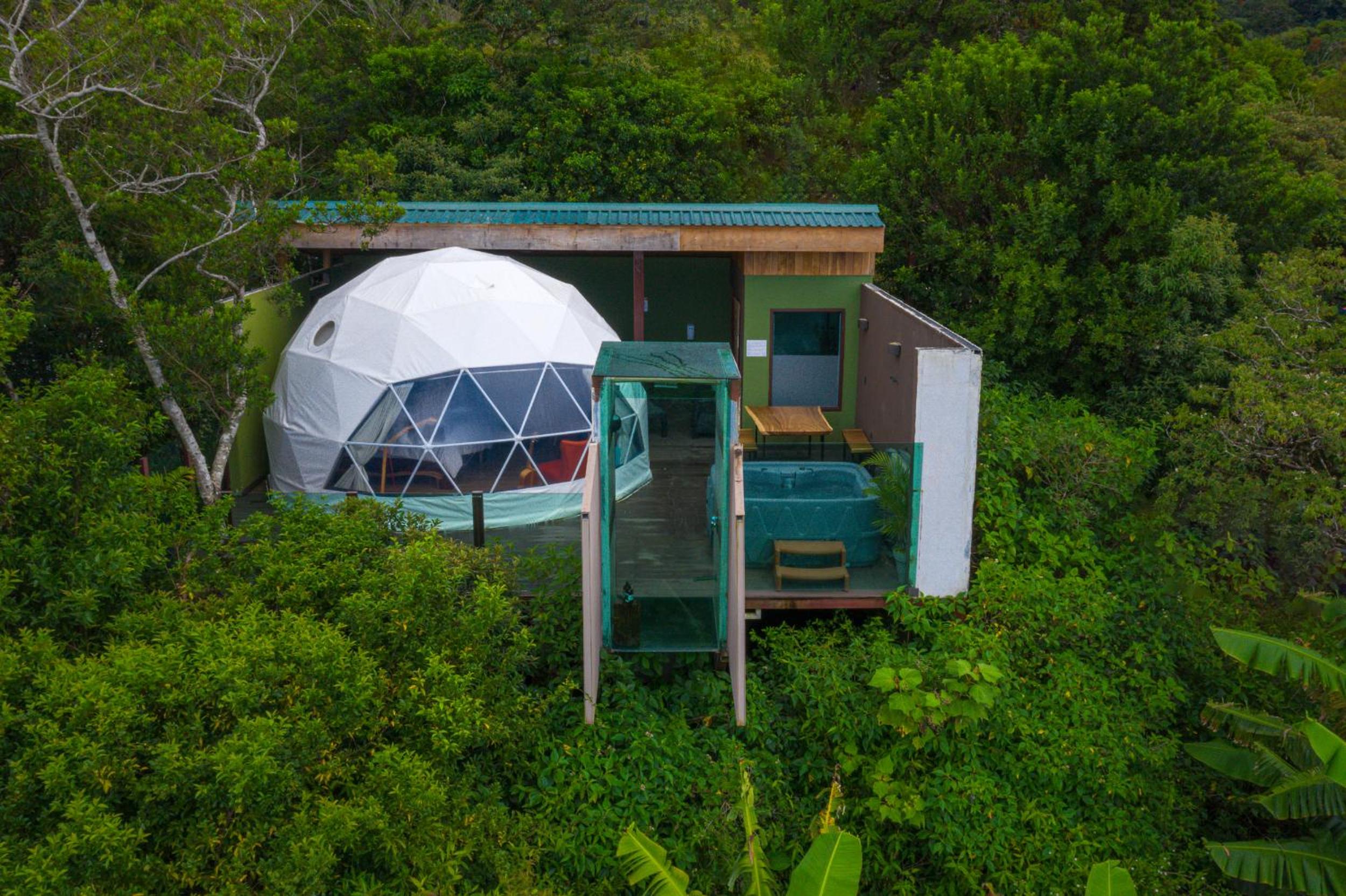 Honeymoon Tent, Hot Tub