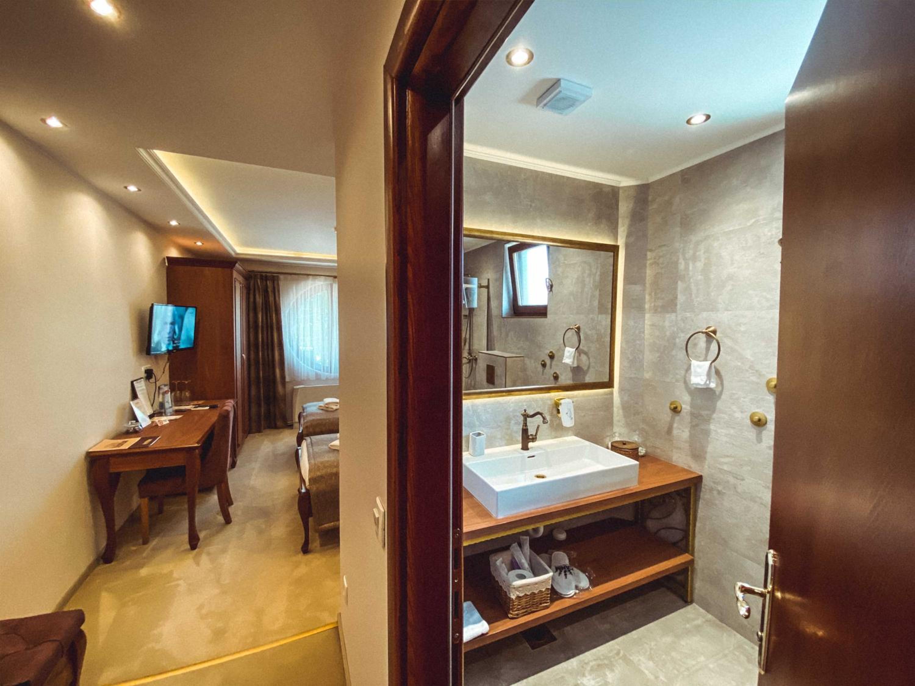 Superior Twin Room - Photo 14