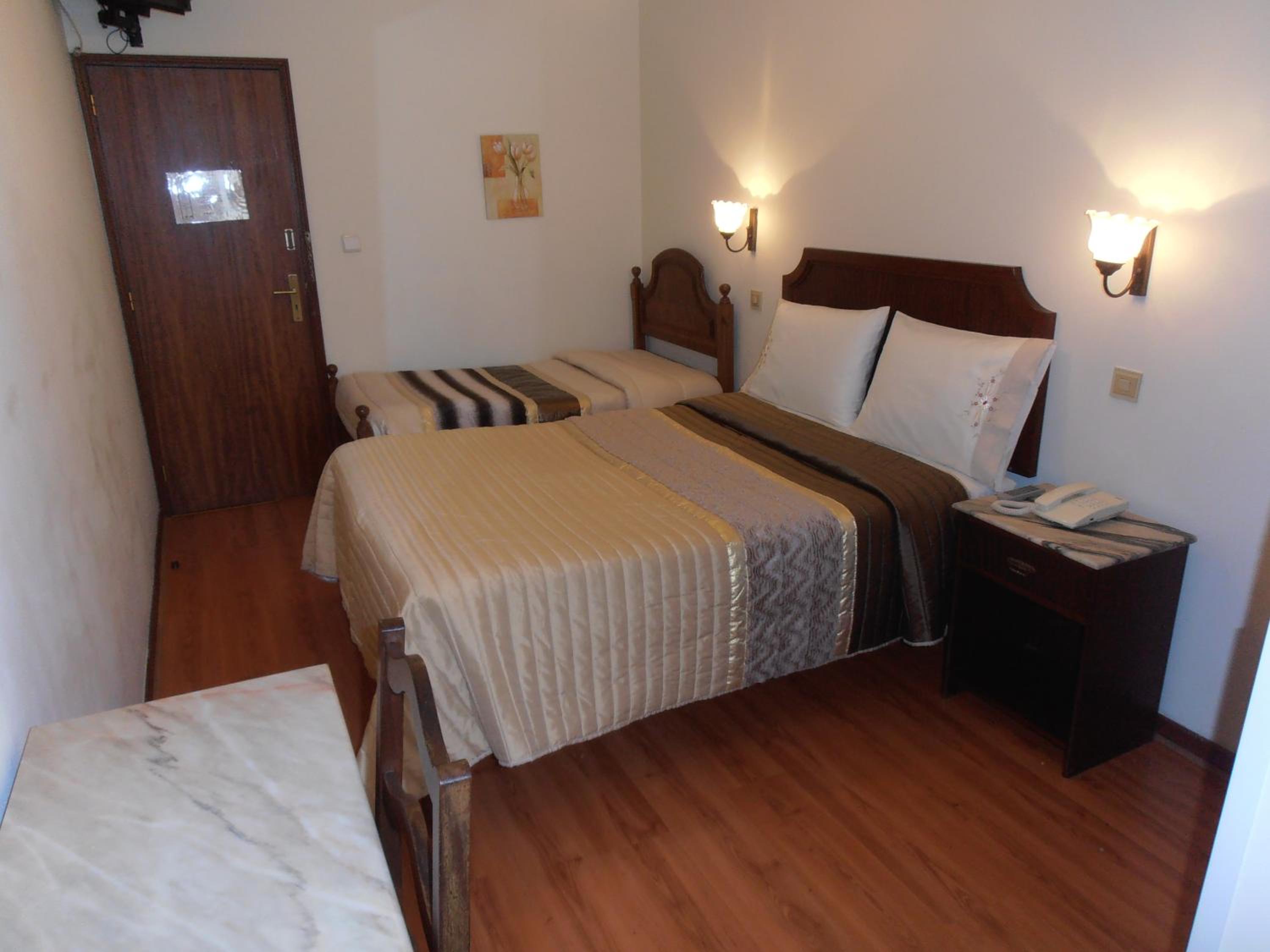 Large Family Room - Photo 7
