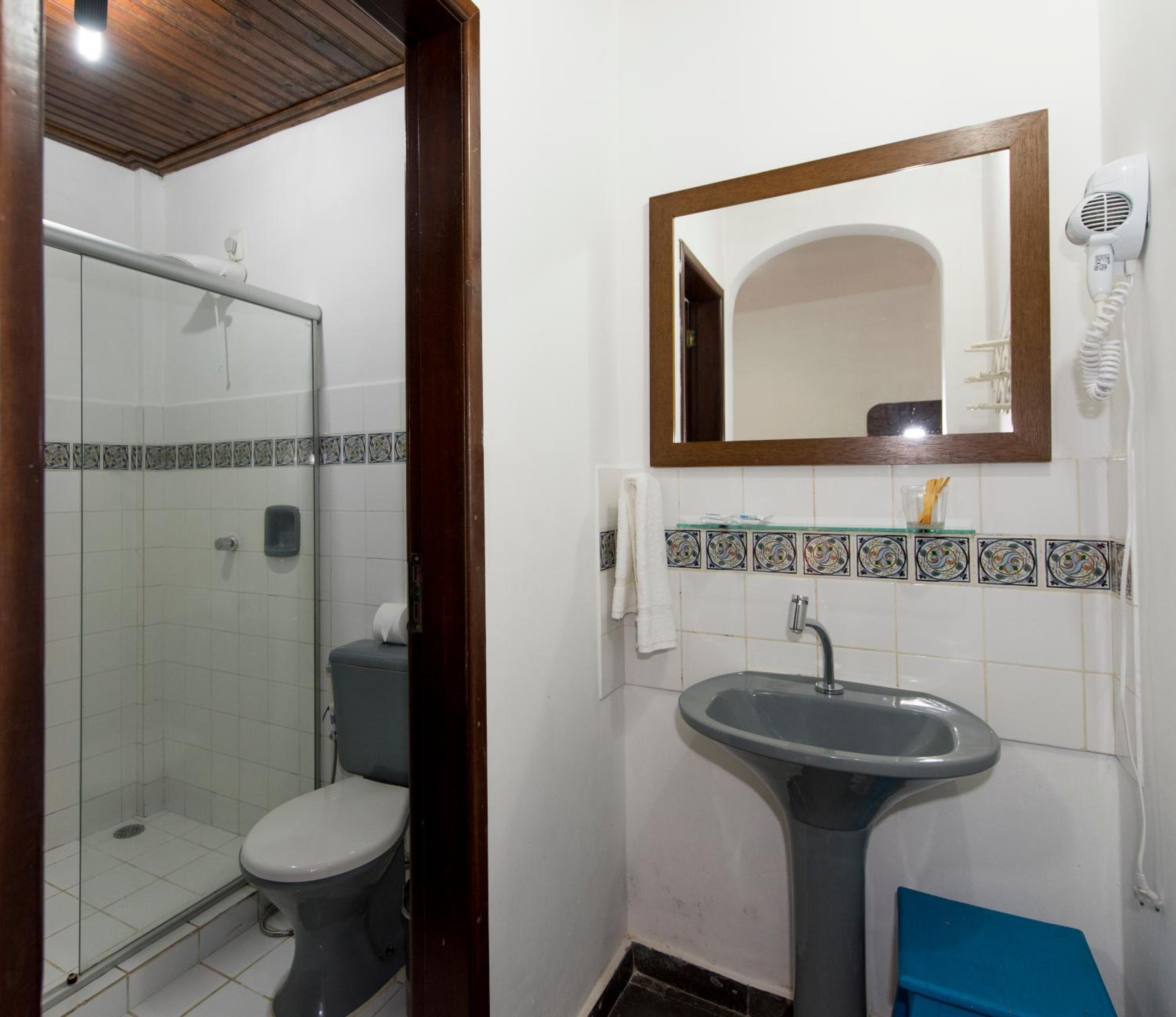 Double or Twin Room - Photo 9