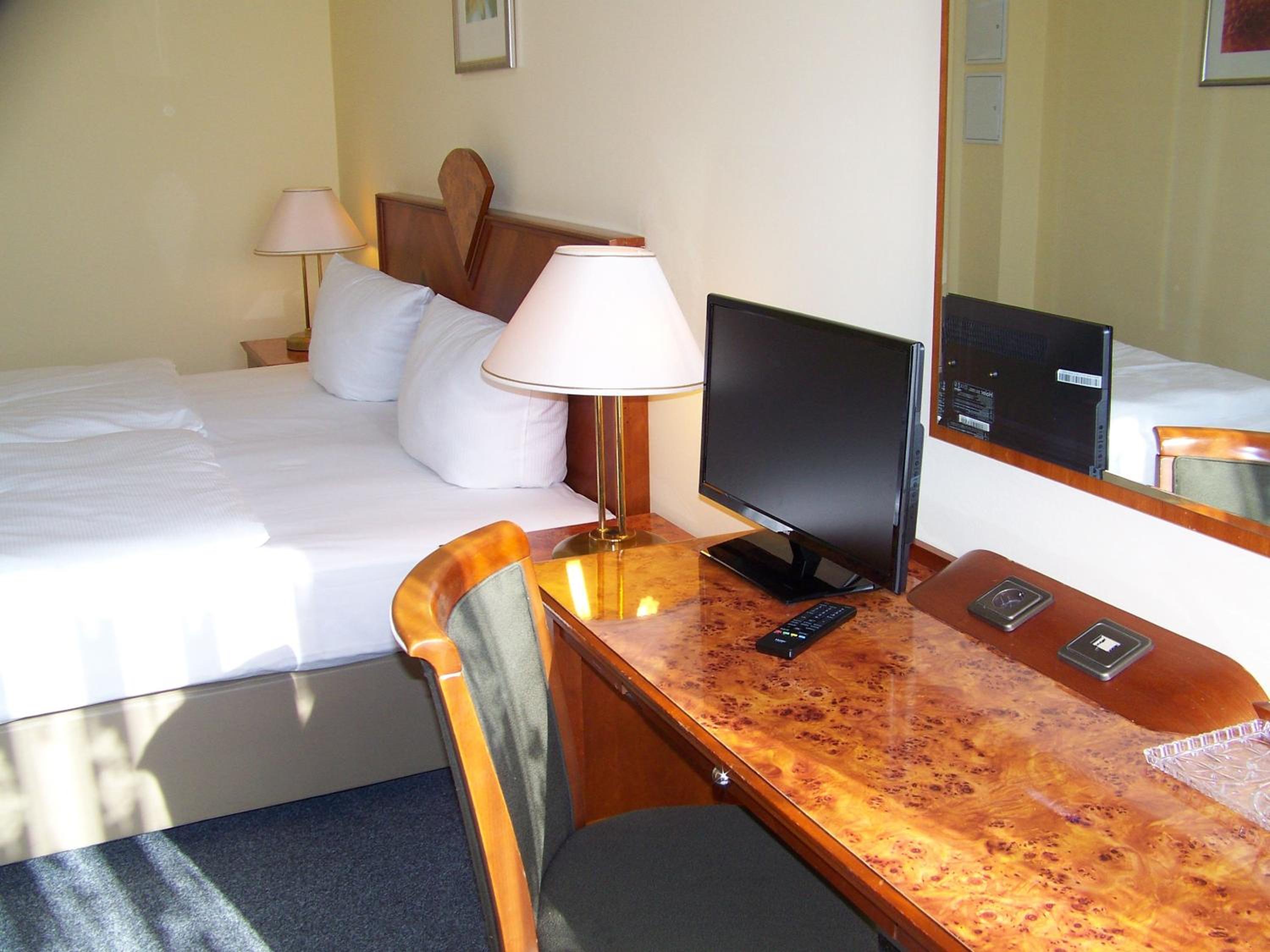 Double Room With Shared Bathroom photo 2