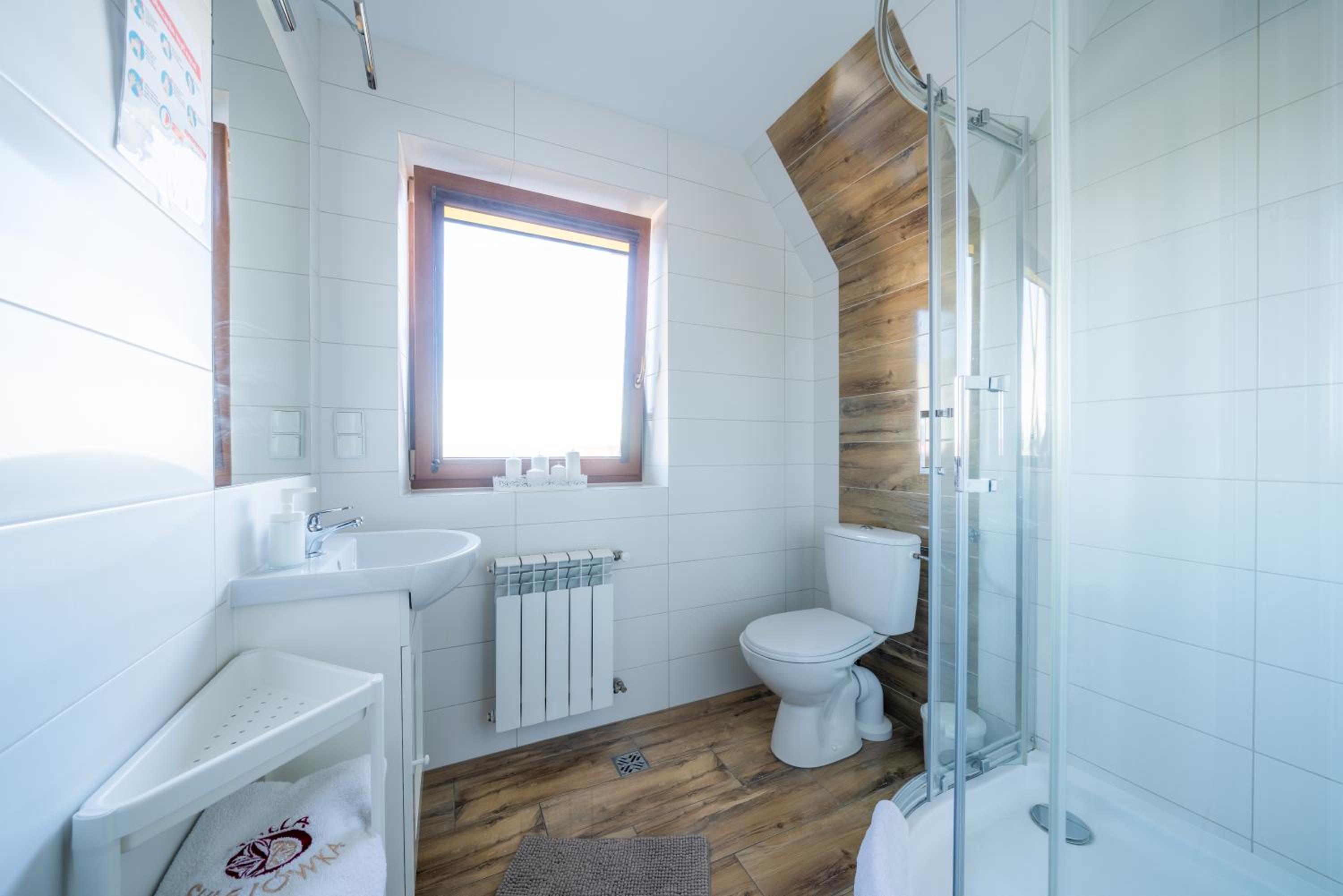Quadruple Room with Private Bathroom photo 3
