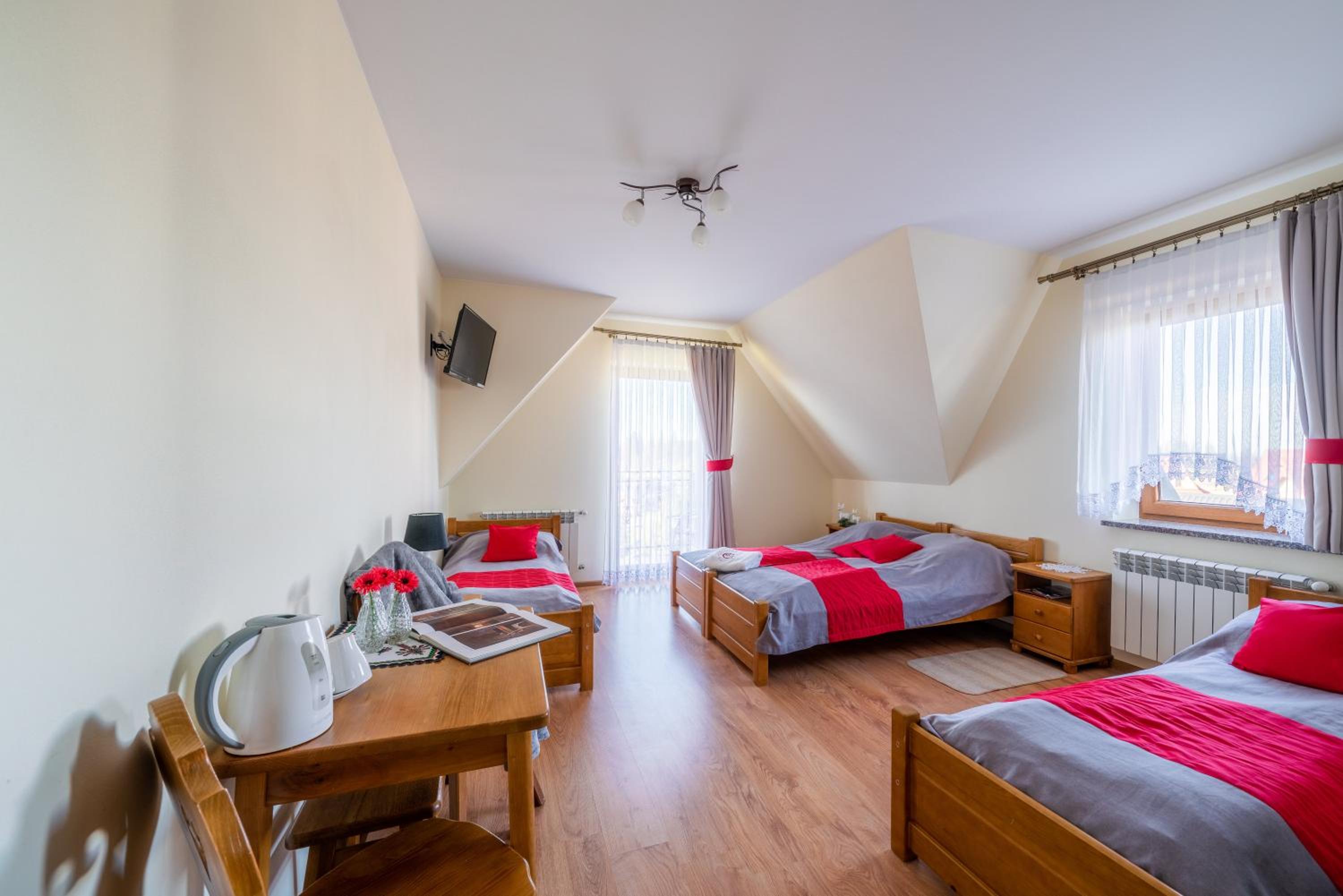Quadruple Room with Private Bathroom photo 1