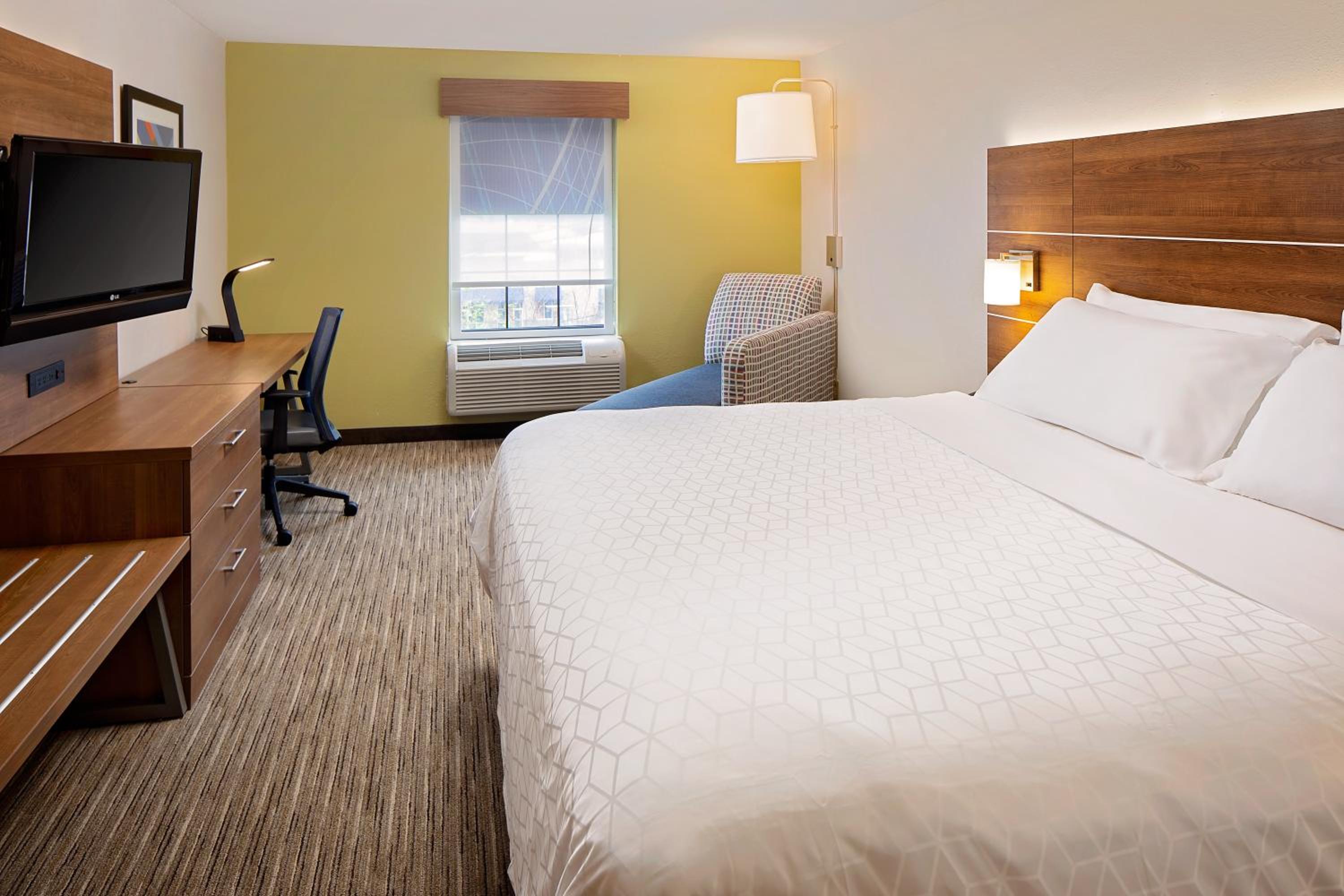 Standard King Room - Photo 1