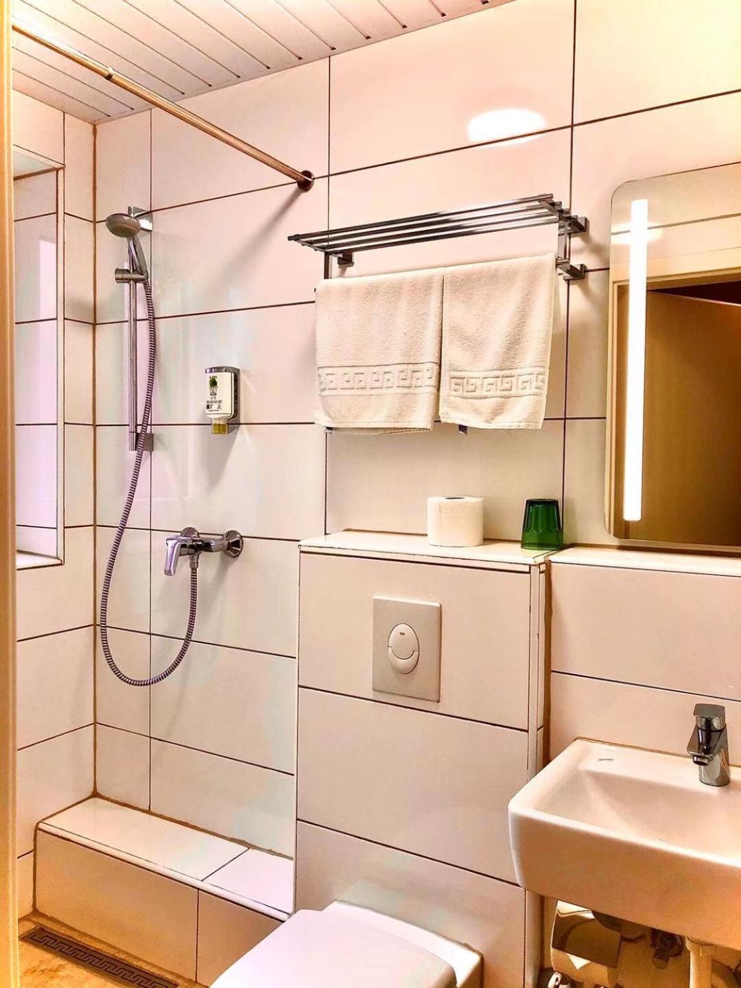 Single Room with Bathroom photo 3