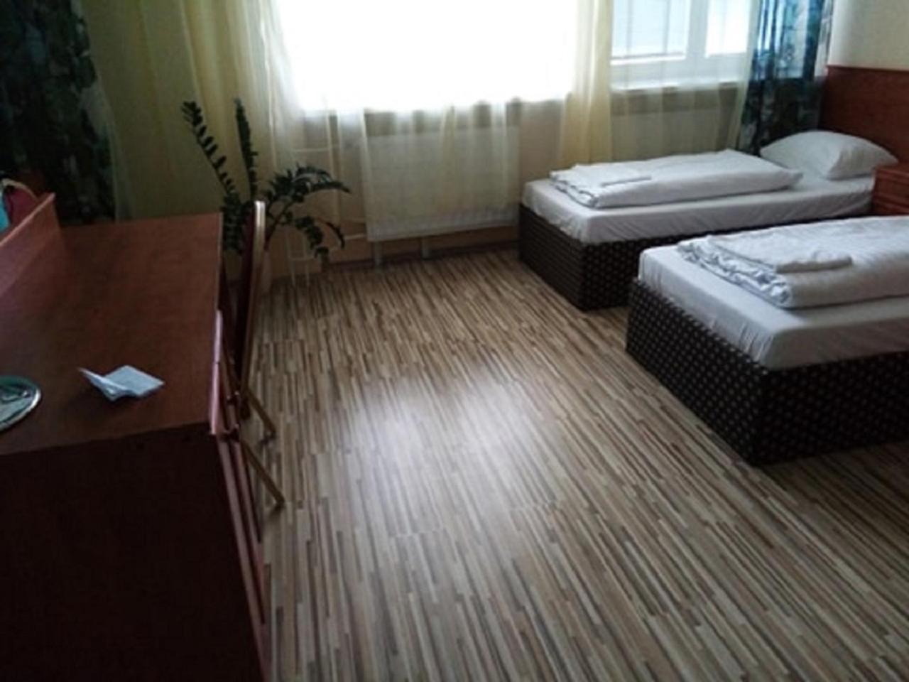Standard Twin Room - Photo 4