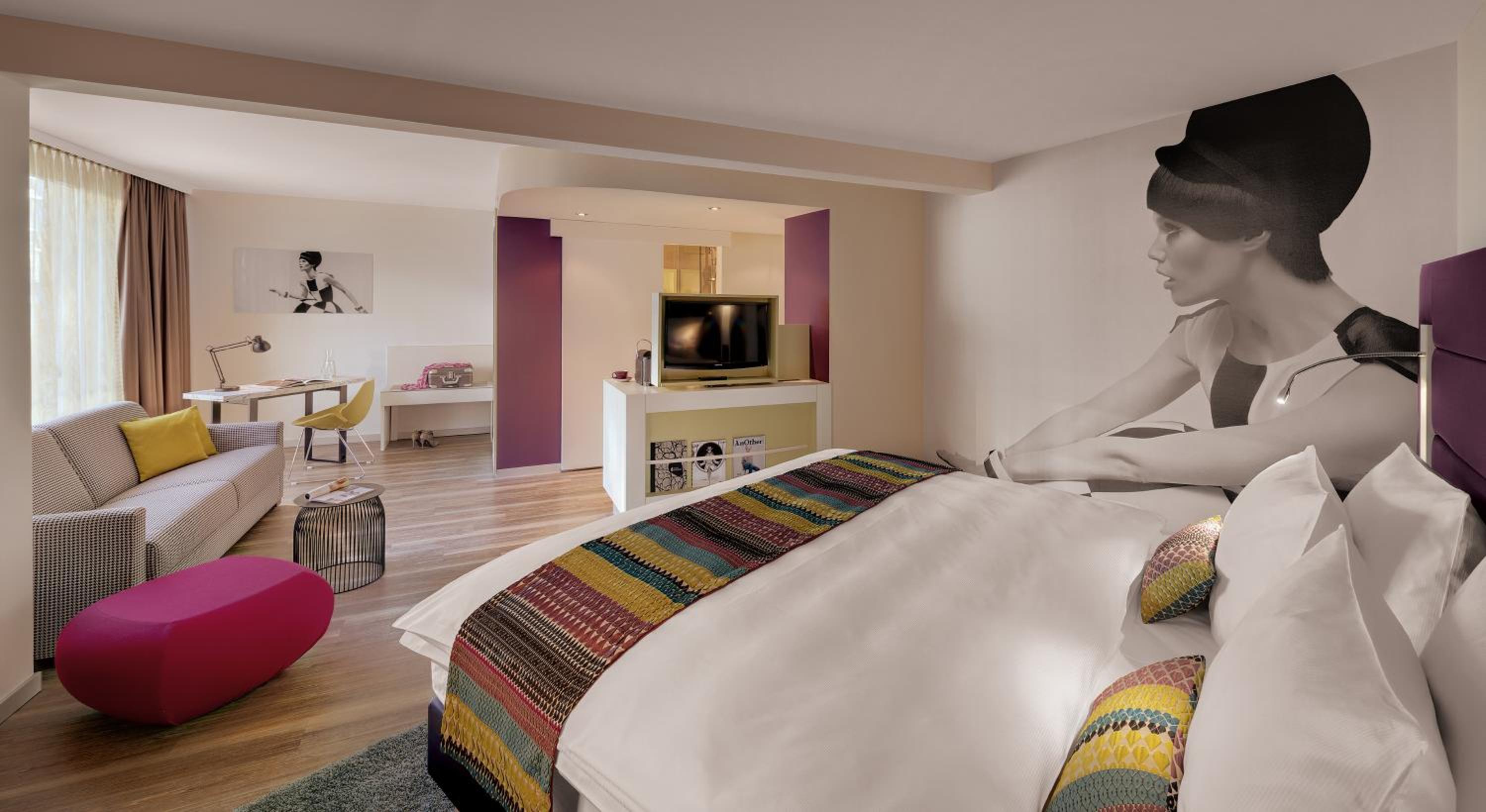 King Suite with City View - Photo 2