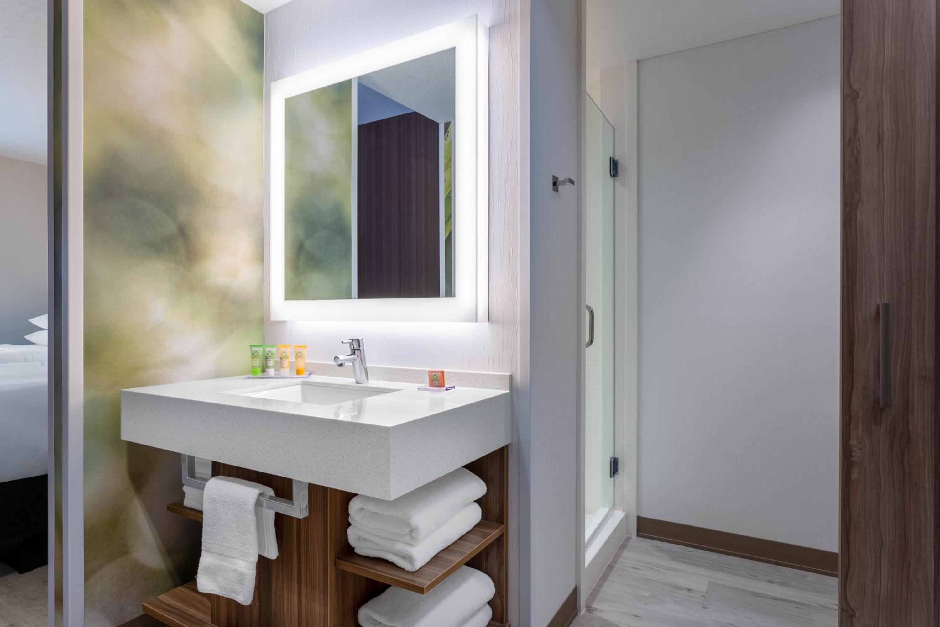 Queen Suite with Two Queen Beds - Mobility Access (No Resort Fee)