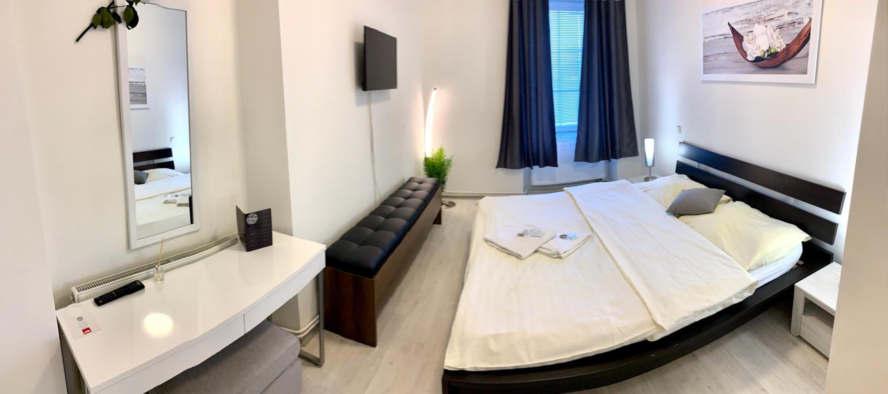 Deluxe Double Room - Photo 21