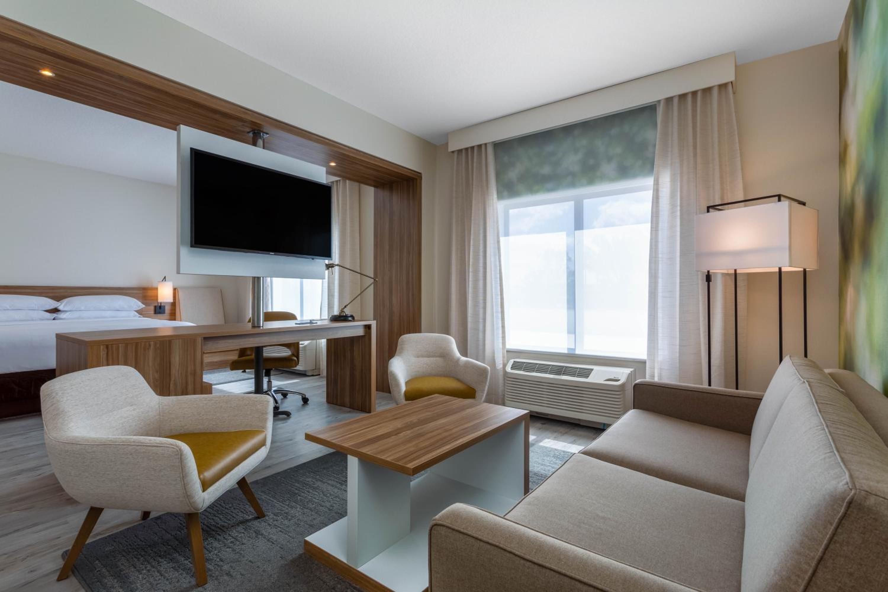King Suite with Sofa Bed (No Resort Fee)