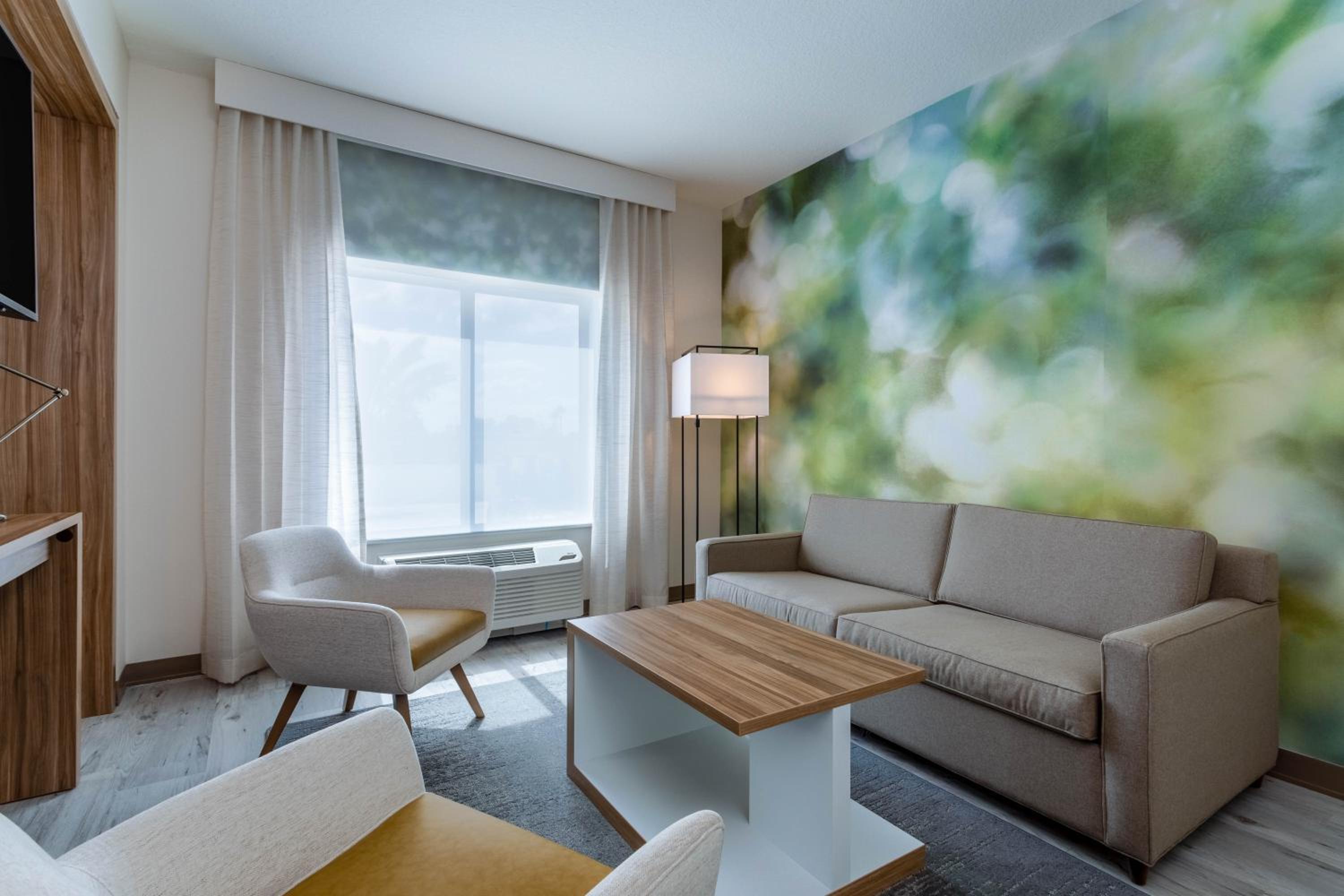 King Suite with Sofa Bed (No Resort Fee)