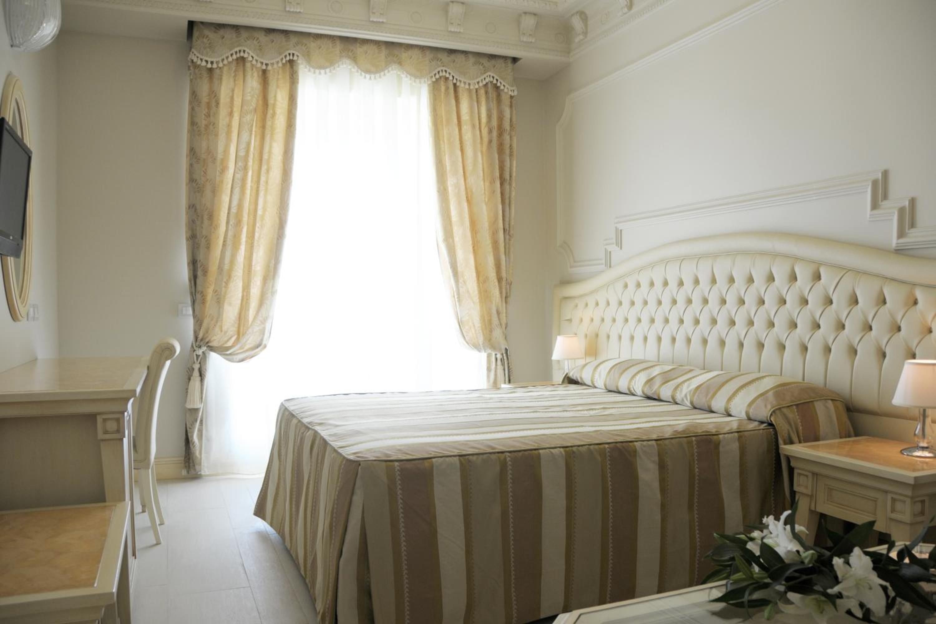 Junior Suite with Front Sea View photo 2
