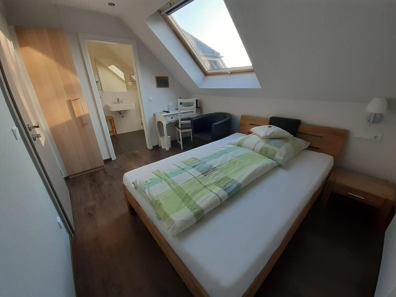 Comfort Single Room