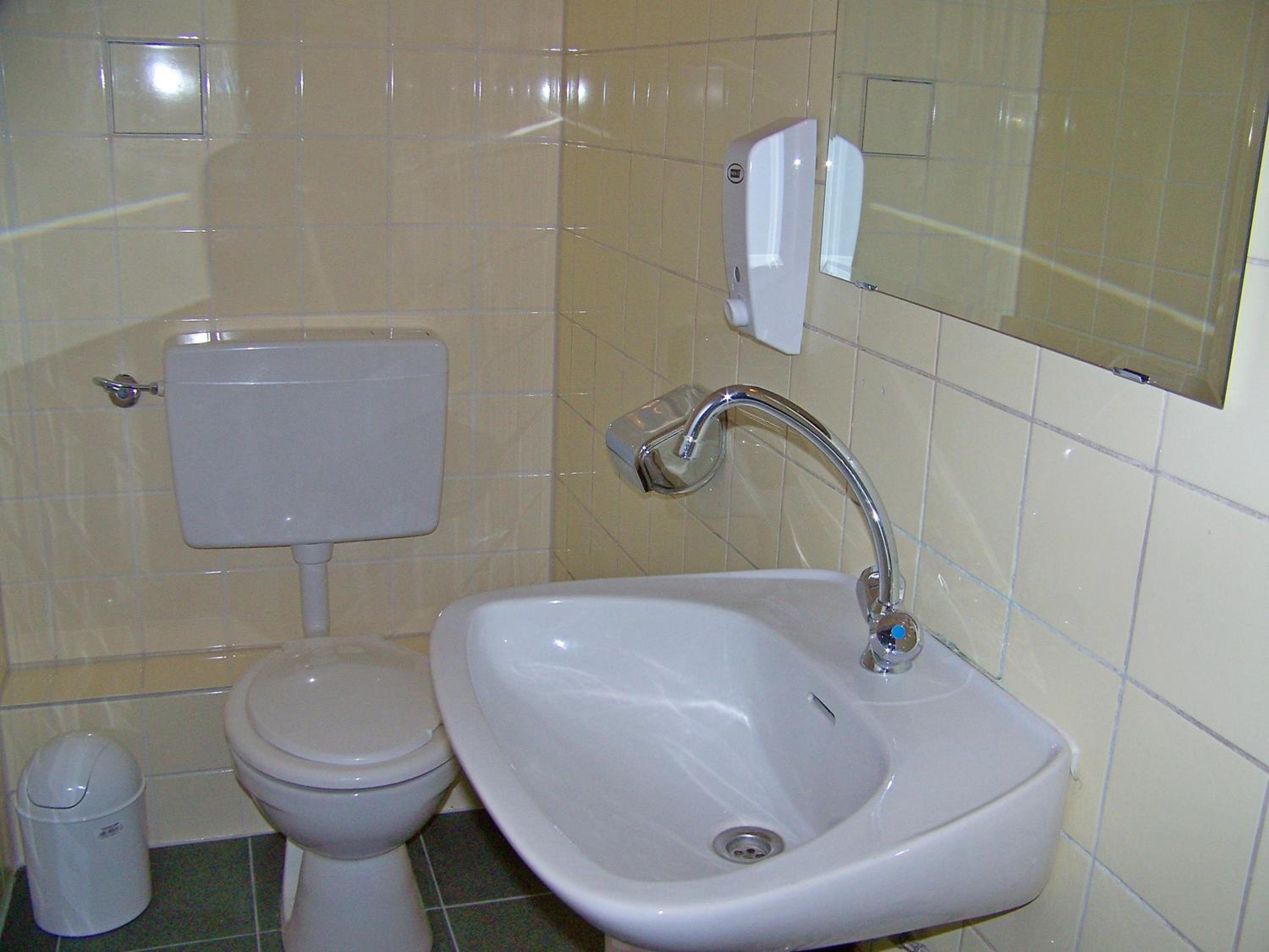 Single Room With Shared Bathroom photo 2