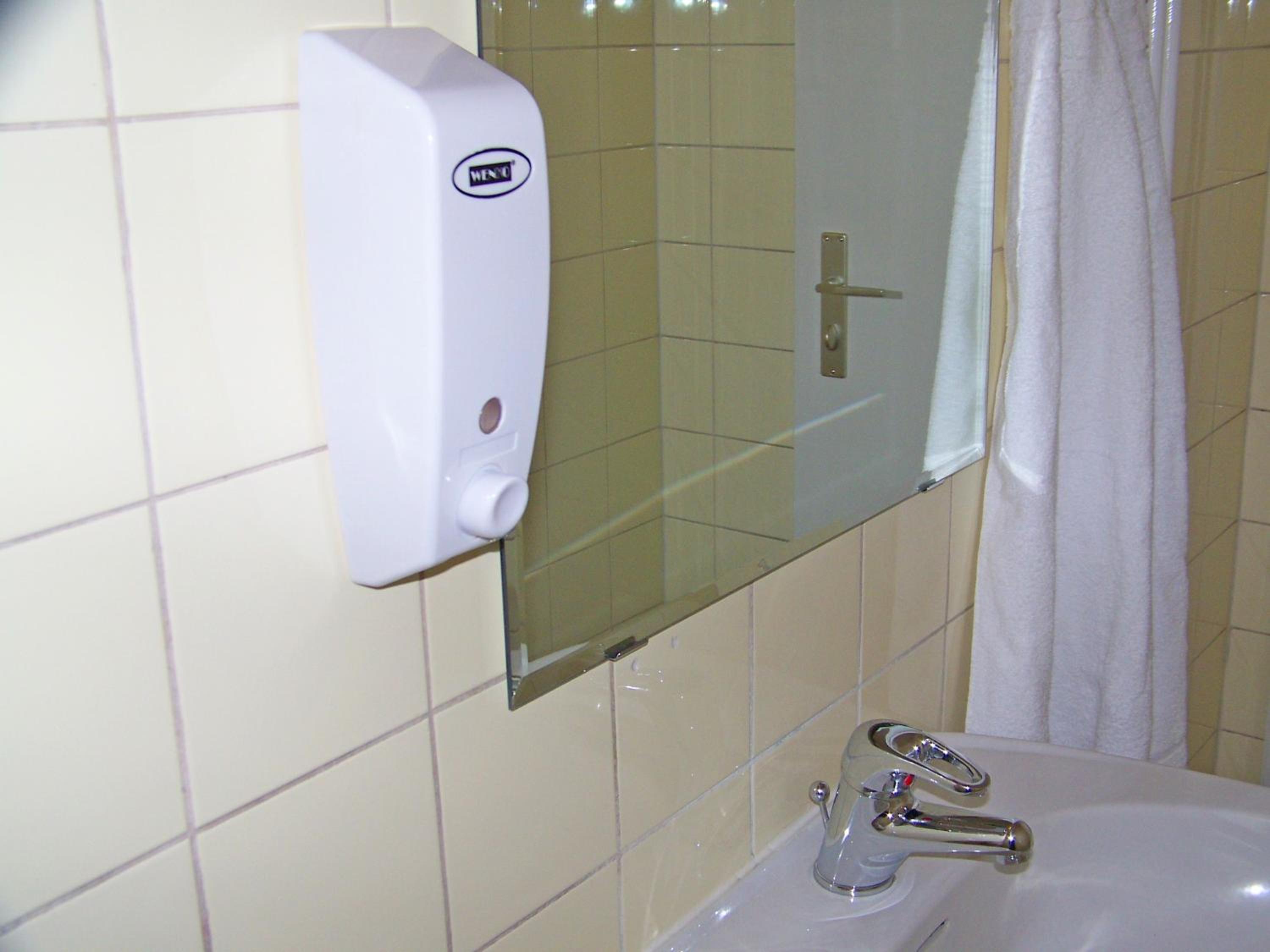 Quadruple Room With Shared Bathroom photo 3